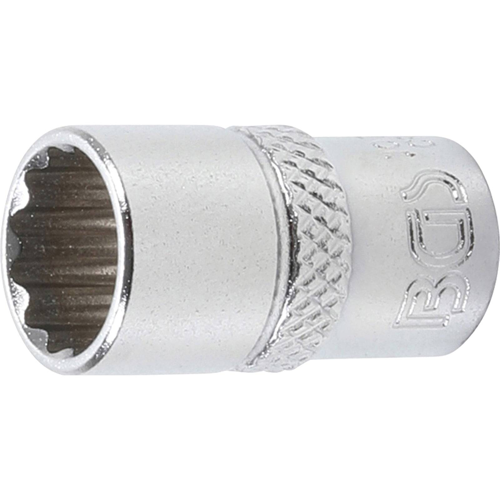 Eine glänzende Metallfassung für einen Schraubenschlüssel mit gravierten Schriftzügen an der Seite, die entwickelt wurde, um in ein passendes Ratschenwerkzeug zum Anziehen oder Lösen von Schrauben einzupassen.