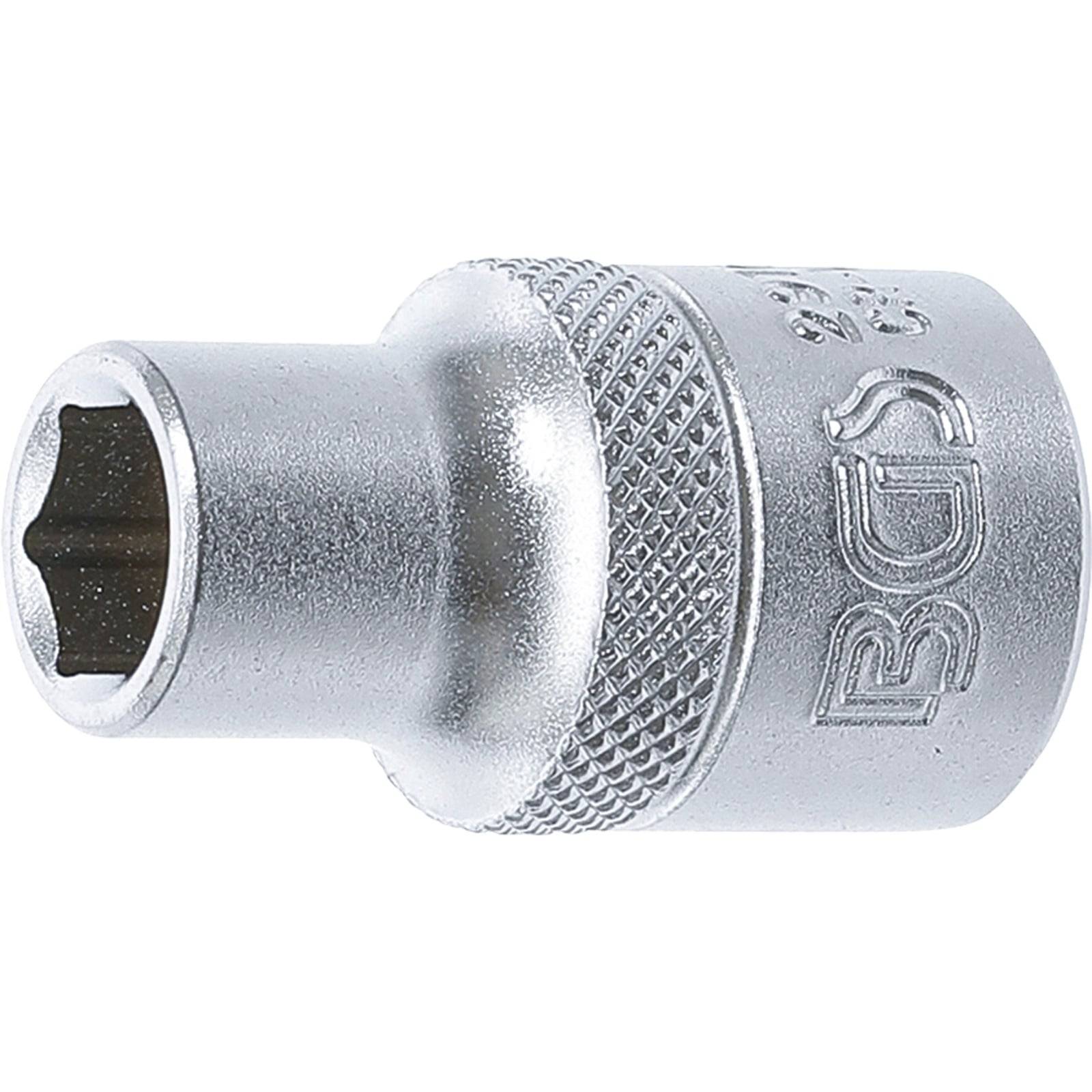Eine silberne Metallbuchse mit eingraviertem Text '19' und 'BS' auf ihrer Oberfläche, die für den Einsatz mit einem Ratschenschlüssel zum Drehen von Schrauben konzipiert ist.
