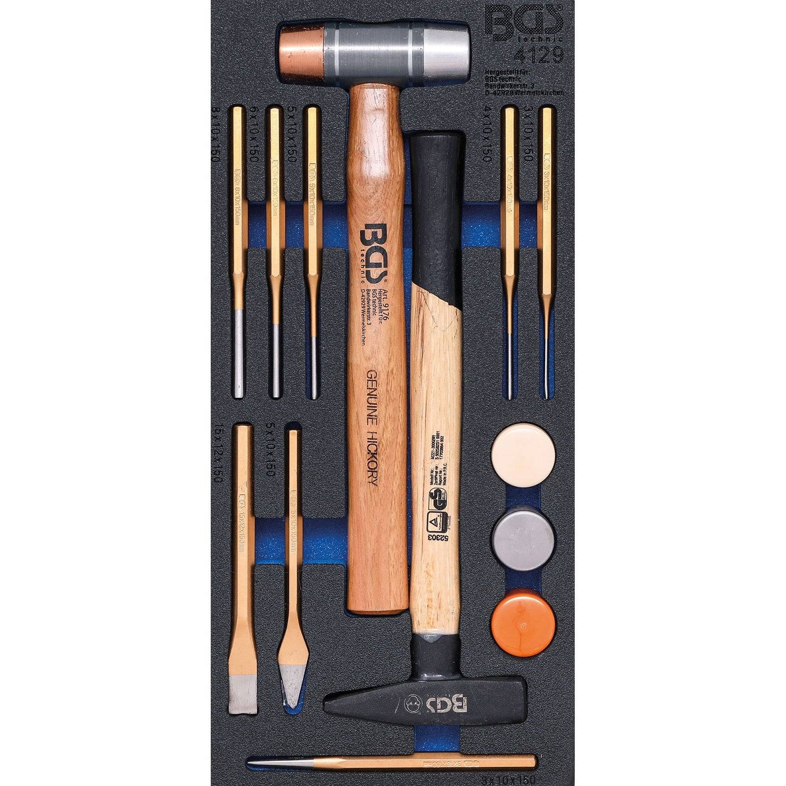 Ein Satz Präzisionswerkzeuge und Hämmer, die in einem Schaumstoffkoffer angeordnet sind. Enthält Meißel, Punzen und verschiedene Kopfanbauteile für detaillierte Arbeiten.