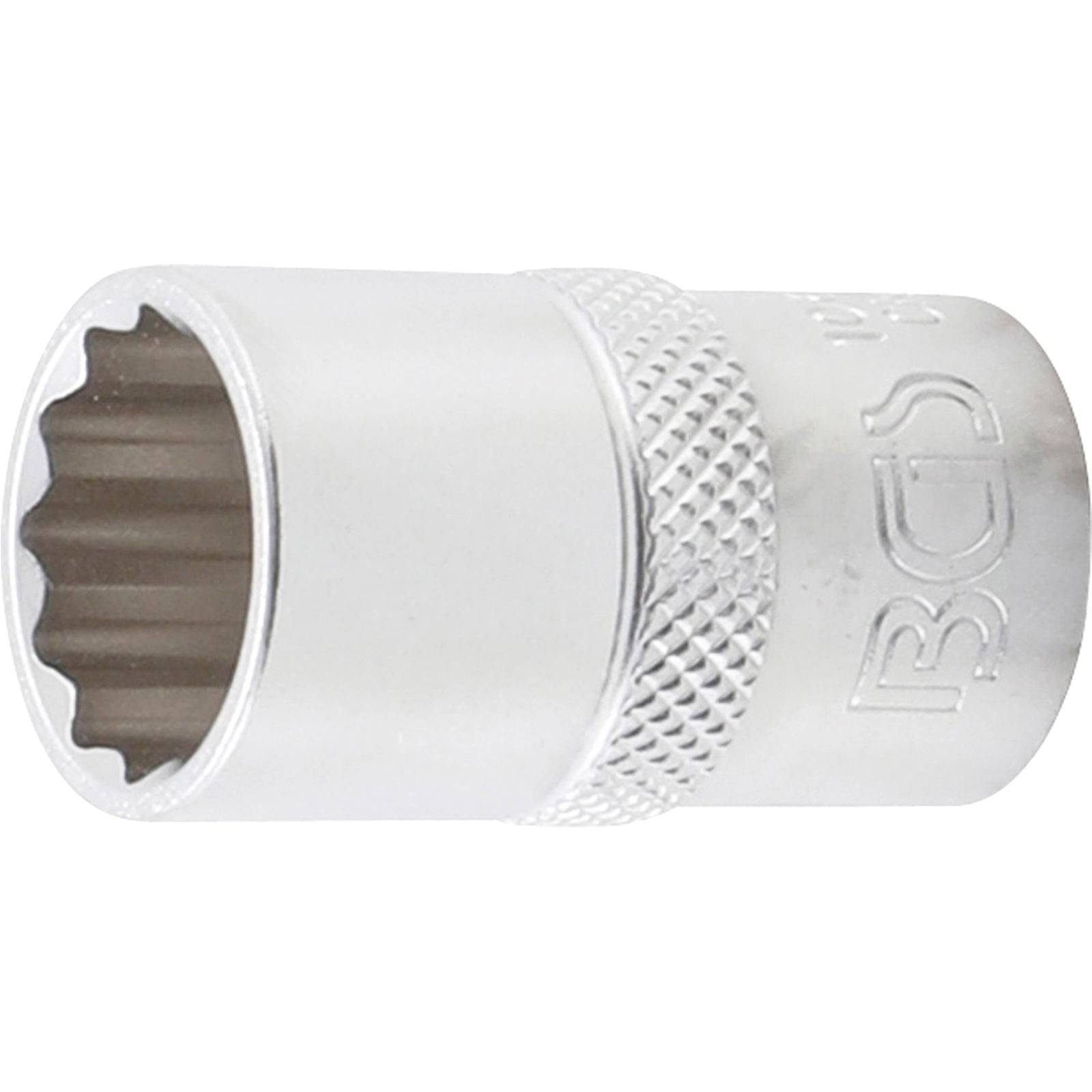 Ein glänzendes, silbernes Steckschlüsselwerkzeug mit gerifftem Griff und offener Endseite, das zum Anziehen oder Lösen von Muttern und Schrauben entwickelt wurde.