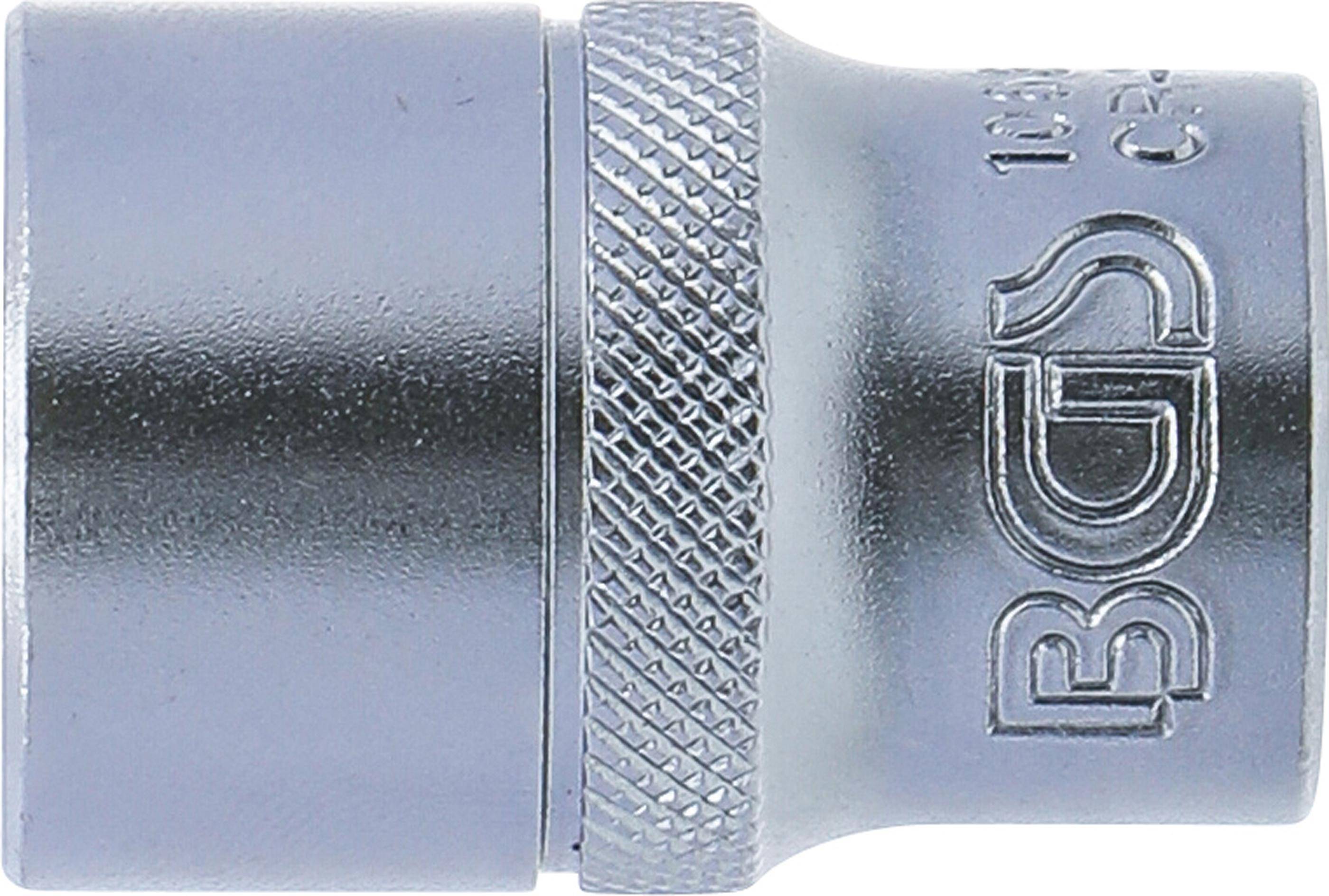 Eine Nahaufnahme eines metallischen Schraubendreherkopfes mit strukturiertem Griff, der einen Teil der Größenmarkierung zeigt, die in seine Oberfläche eingraviert ist.