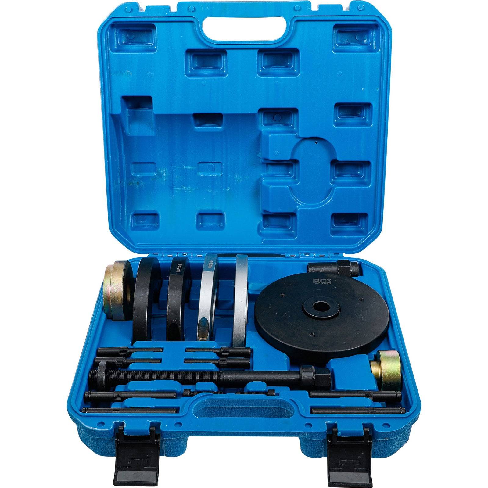 Ein blauer Transportkoffer, der verschiedene kreisförmige Metallinstrumente, Stäbe und Scheiben in einer Schaumstoffeinlage enthält.