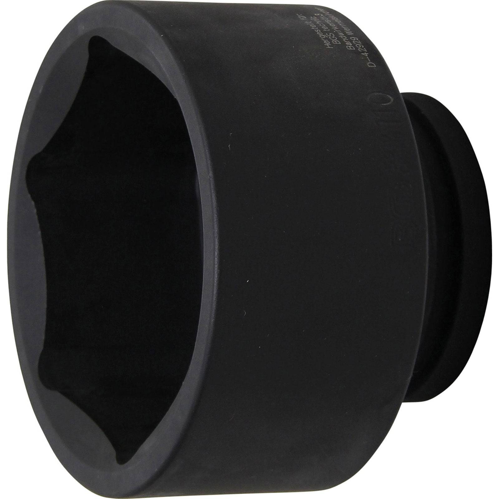 Ein schwarzes, zylindrisches Werkzeug mit sechseckiger Öffnung, möglicherweise eine Schlagstecknuss, zum Lösen oder Festziehen von Muttern und Schrauben.