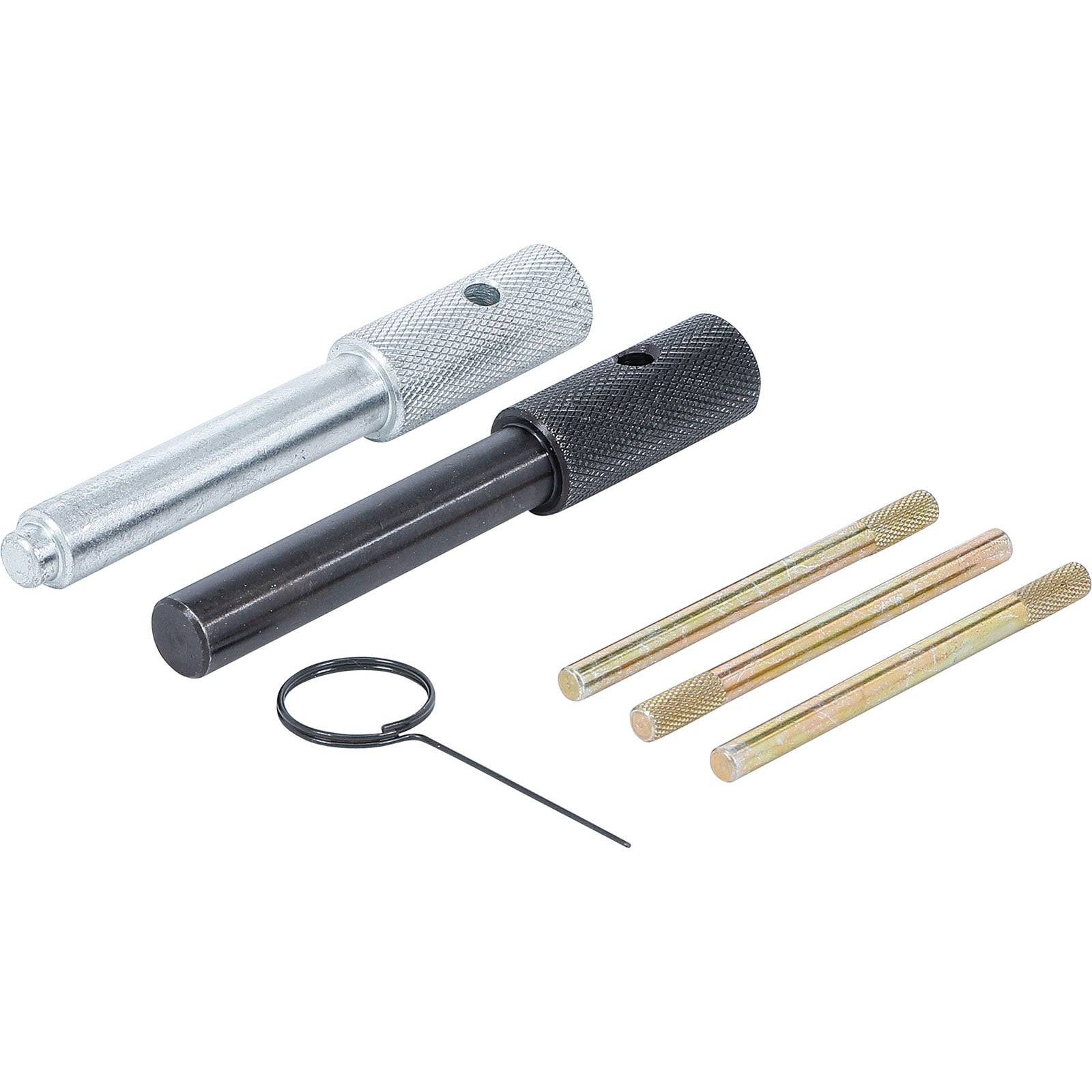 Ein Satz Motortiming-Werkzeuge, bestehend aus zwei zylindrischen Griffen mit Metallstiften, einem kreisförmigen Schlüssel und zusätzlichen kleineren Stangen.