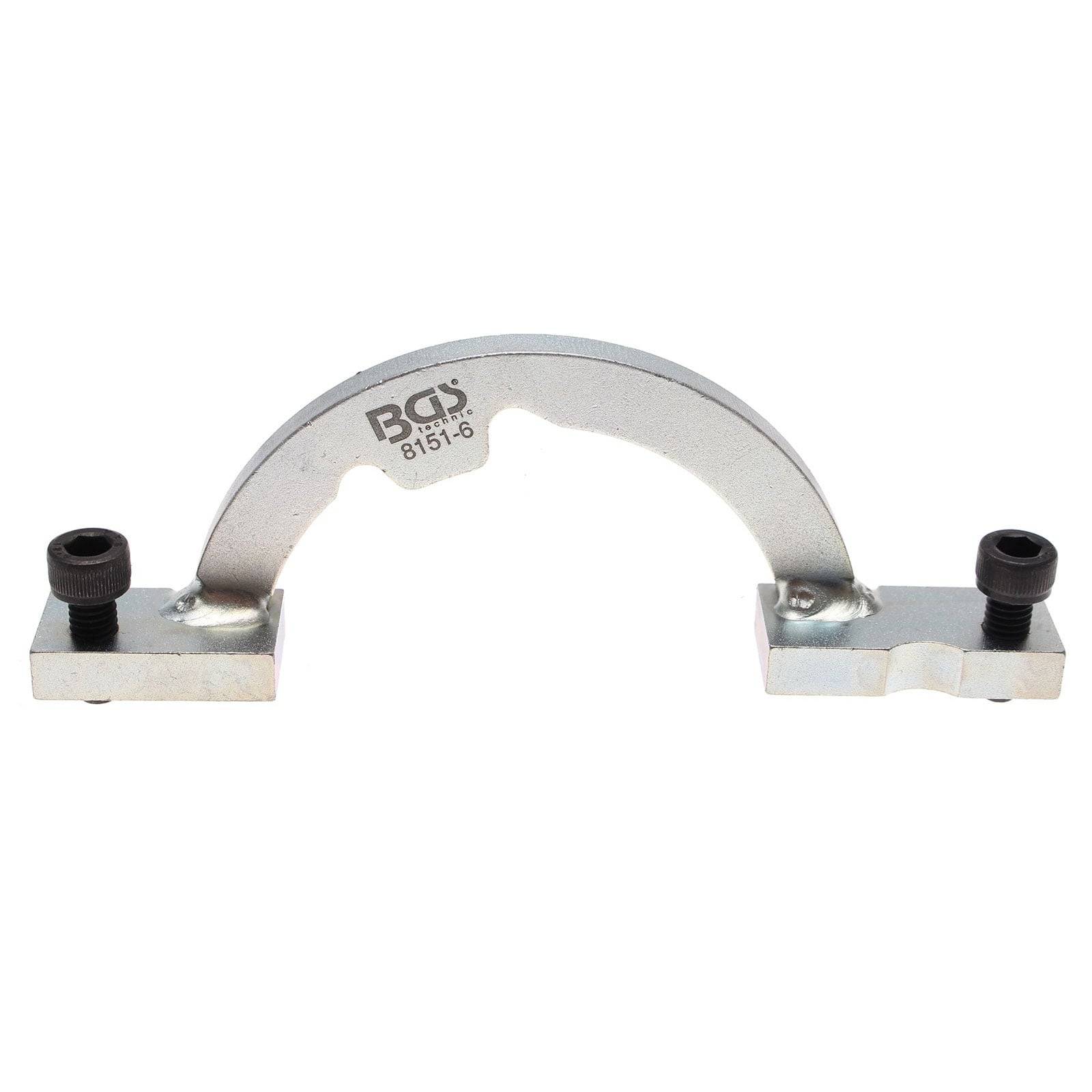 BGS 8151-6' silbernes, gebogenes Metallwerkzeug mit zwei verstellbaren schwarzen Schrauben auf weißem Hintergrund, verwendet für mechanische Ausrichtungsaufgaben.