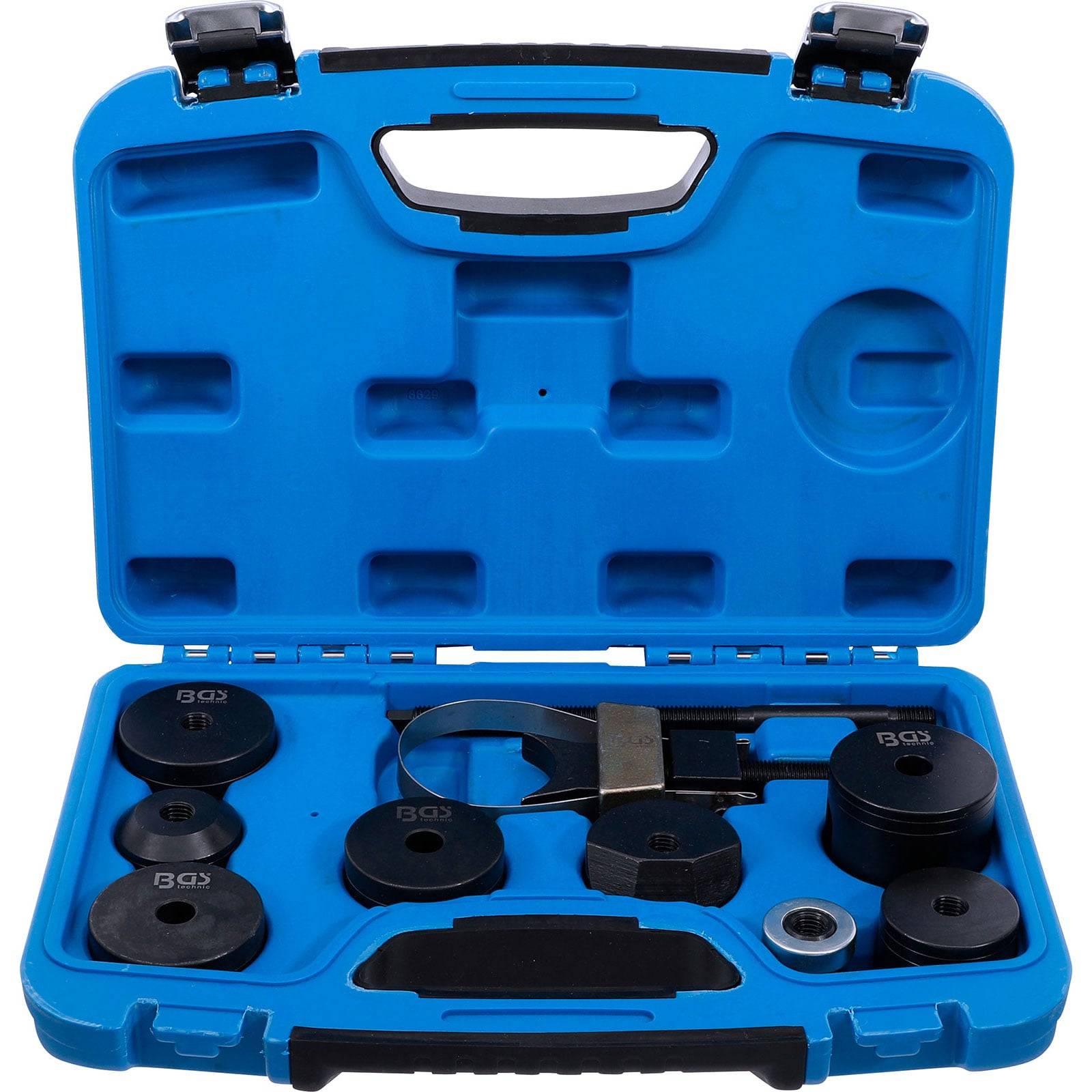 Eine blaue Plastikbox, die verschiedene Größen von schwarzen Automobilwerkzeugen enthält, darunter ein Riemenspannungsprüfer und Riemenscheiben-Adapter, in geformten Fächern organisiert.