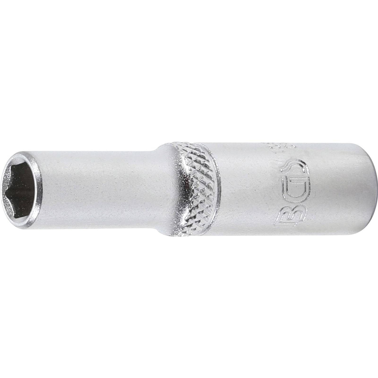 Ein silberner Steckschlüsseleinsatz mit einer sechseckigen Öffnung, beschriftet mit Größeninformationen.