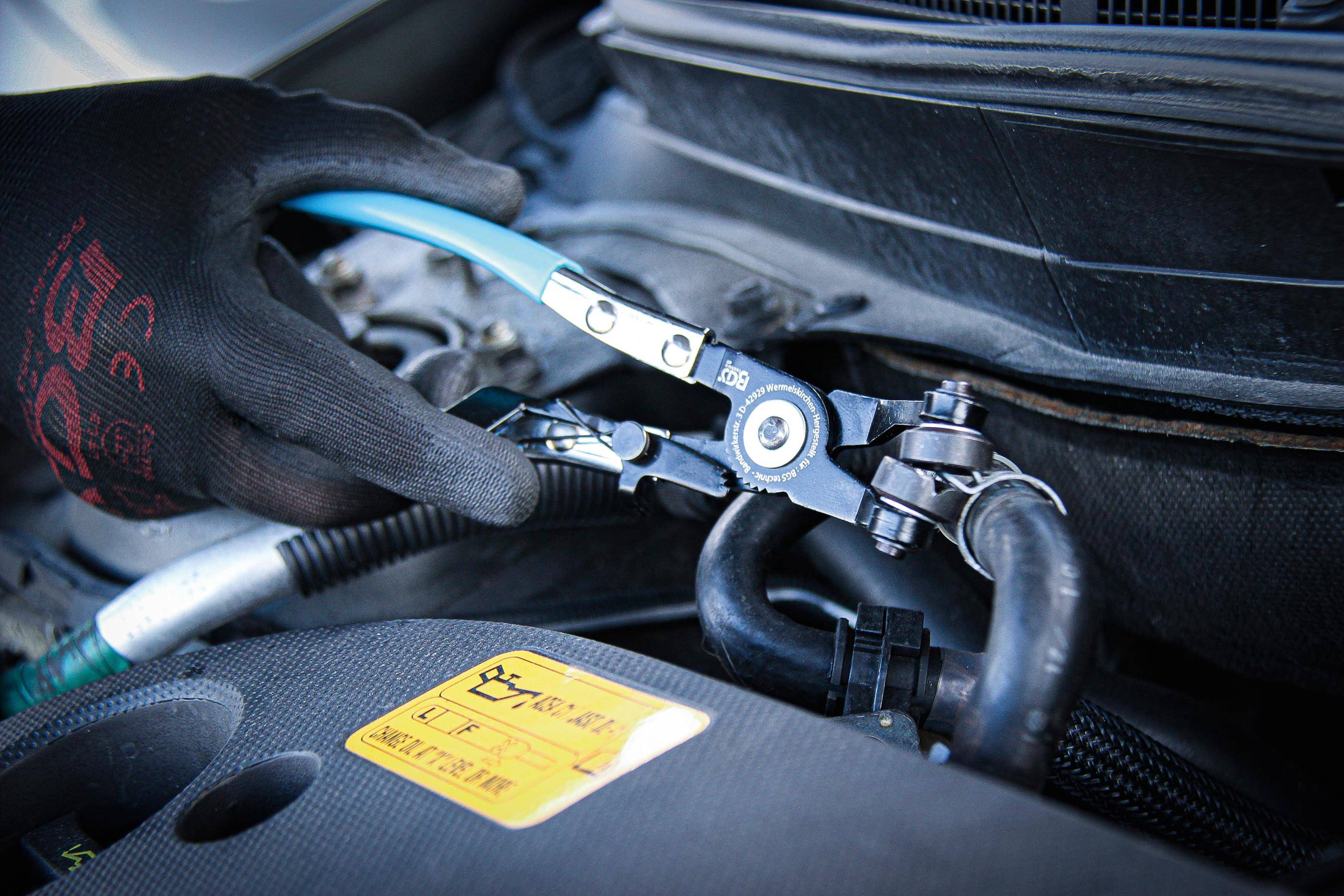 BGS technic Schlauchklemmenzange | abgewinkelt | mit Ratschenfunktion