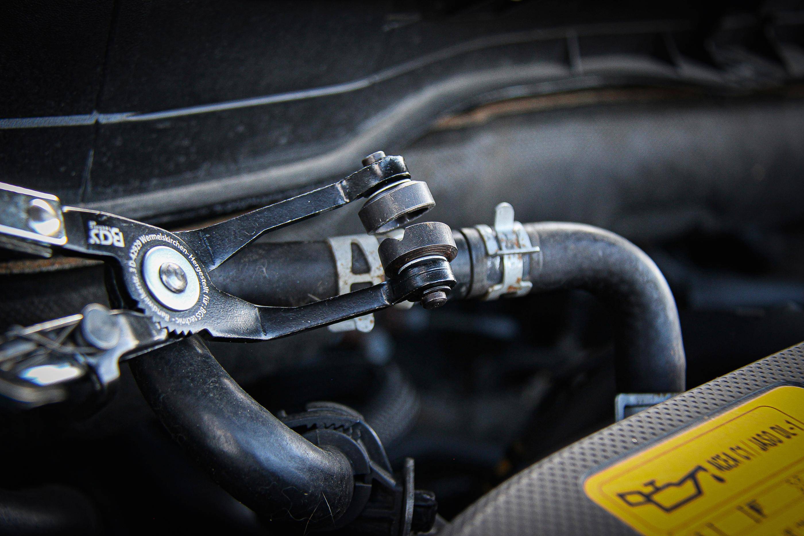 BGS technic Schlauchklemmenzange | abgewinkelt | mit Ratschenfunktion