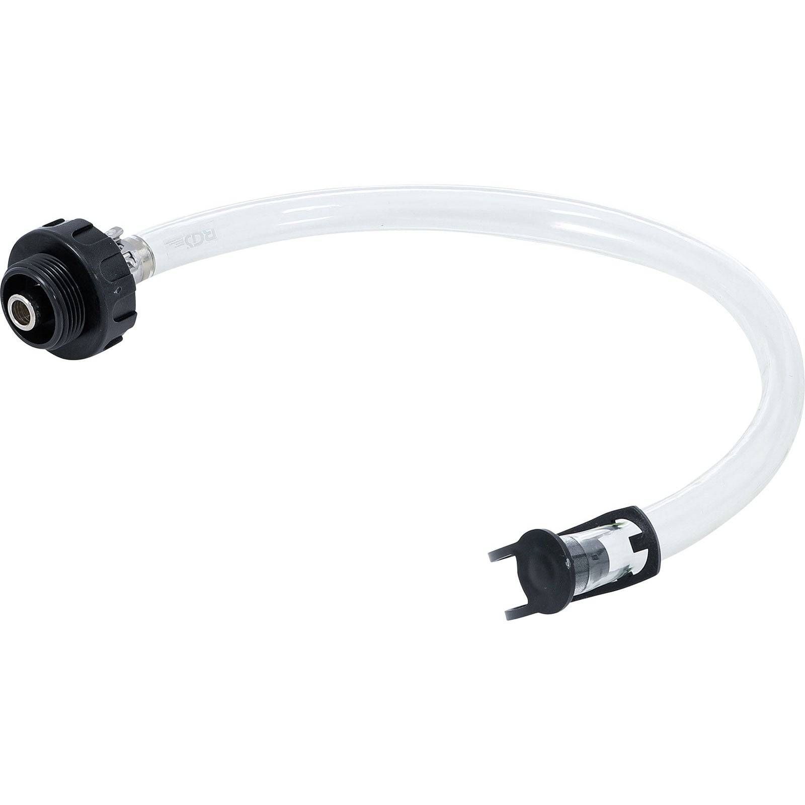 Ein flexibler weißer Kunststoffschlauch mit schwarzen Anschlüssen an beiden Enden, der in einer gewickelten Position vor einem einfarbigen Hintergrund gezeigt wird.