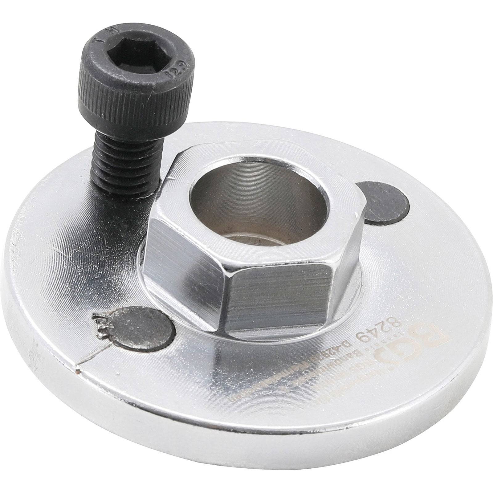 Eine kreisförmige Metallflansche mit einer Sechskantschraubenaufnahme und einer Schraube oben, die zum Befestigen oder Montieren von Maschinenteilen oder Werkzeugen verwendet wird.