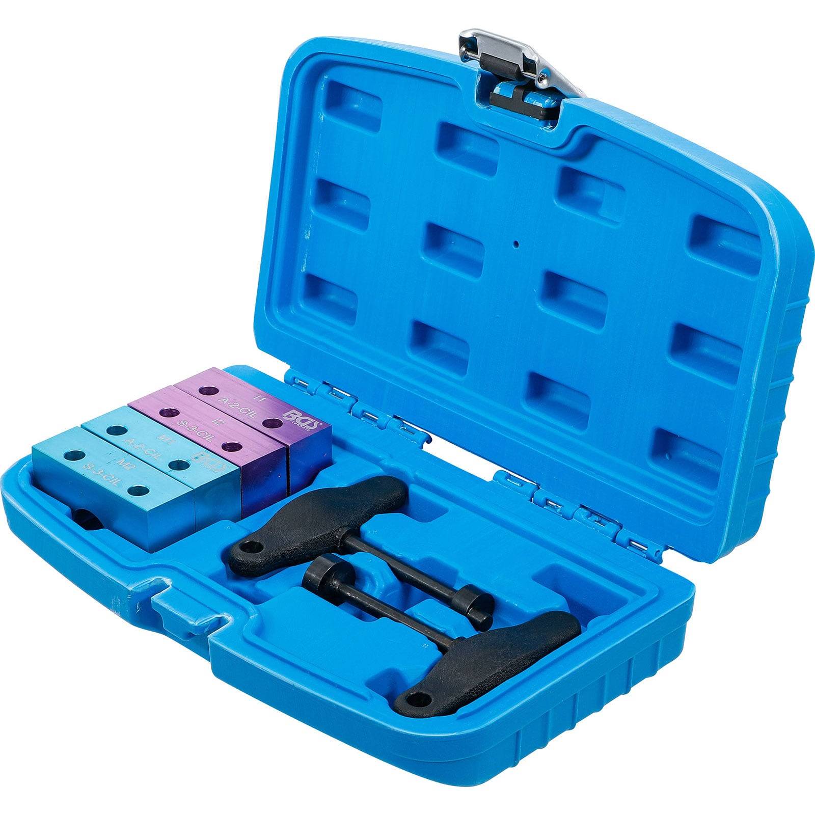 Eine blaue Plastikbox enthält Metallgewichte und Werkzeuge. Die geöffnete Box zeigt drei rechteckige Gewichte in Schattierungen von Blau, Lila und Rosa sowie zwei schwarze Metallteile.