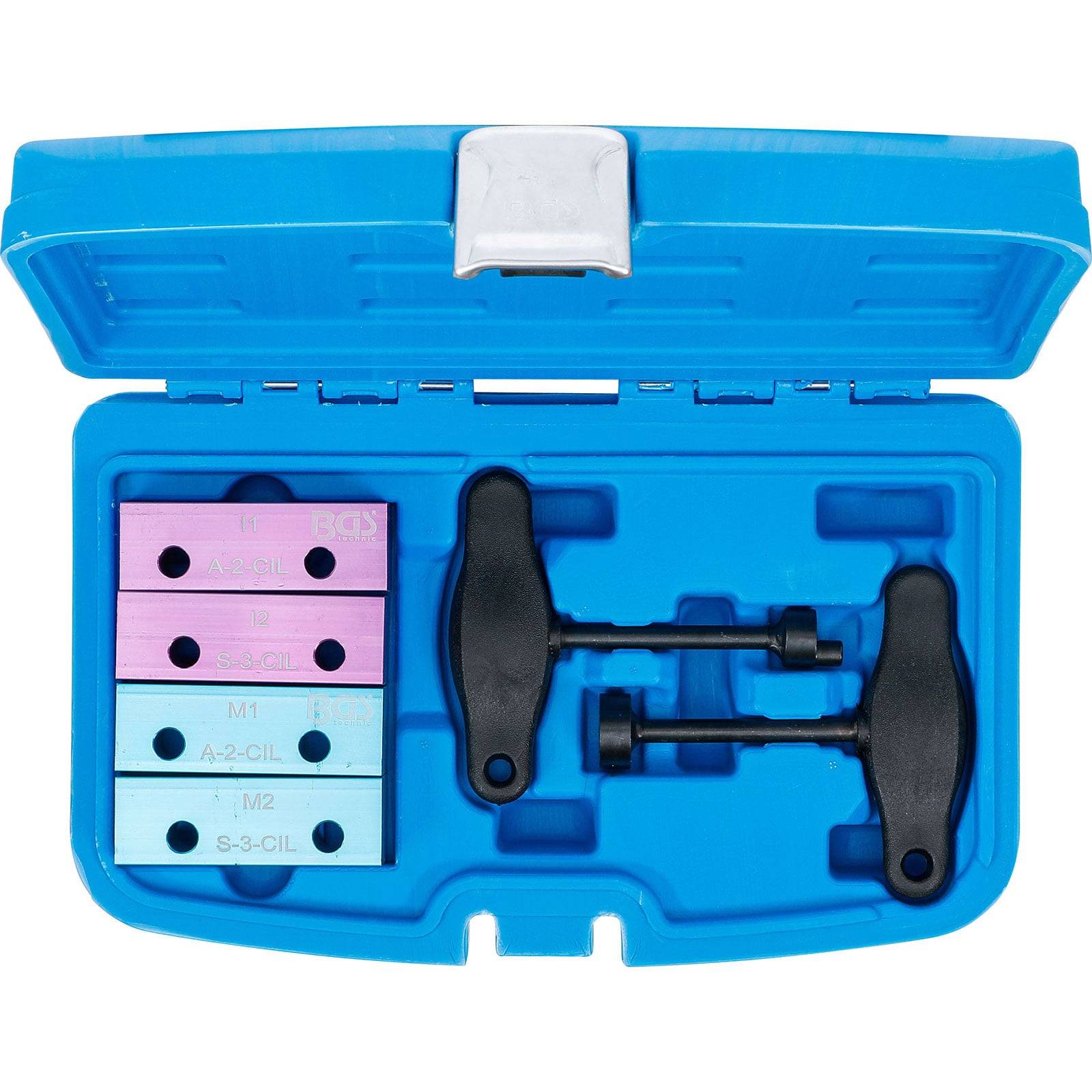 Blauer Kunststoffkoffer mit Metallausrichtungswerkzeugen und -blöcken, verwendet zur Justierung oder Kalibrierung von Maschinen.