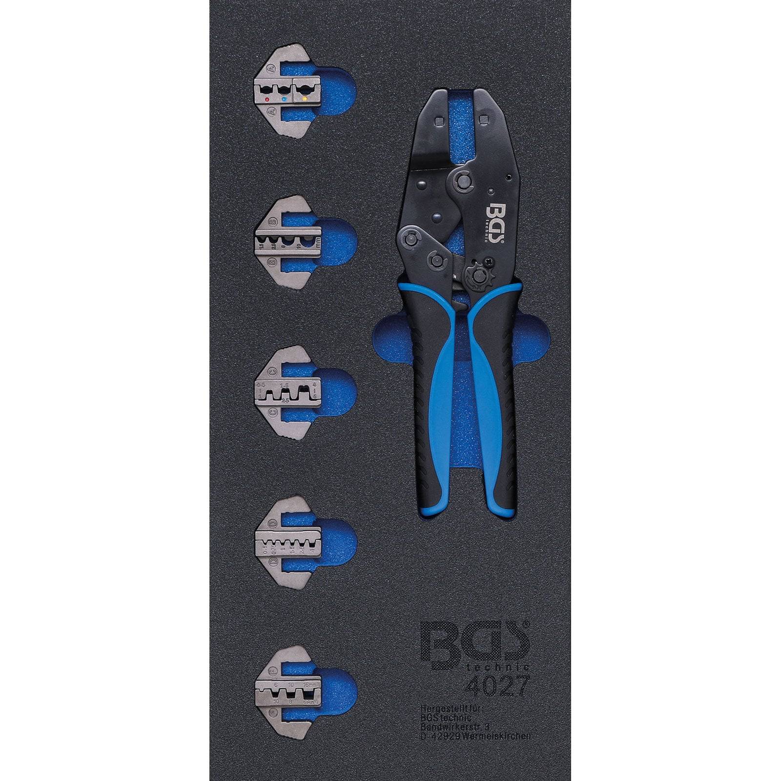 Crimp-Werkzeug-Set in Schaumstoffverpackung mit vier austauschbaren Einsätzen für verschiedene elektrische Anwendungen.