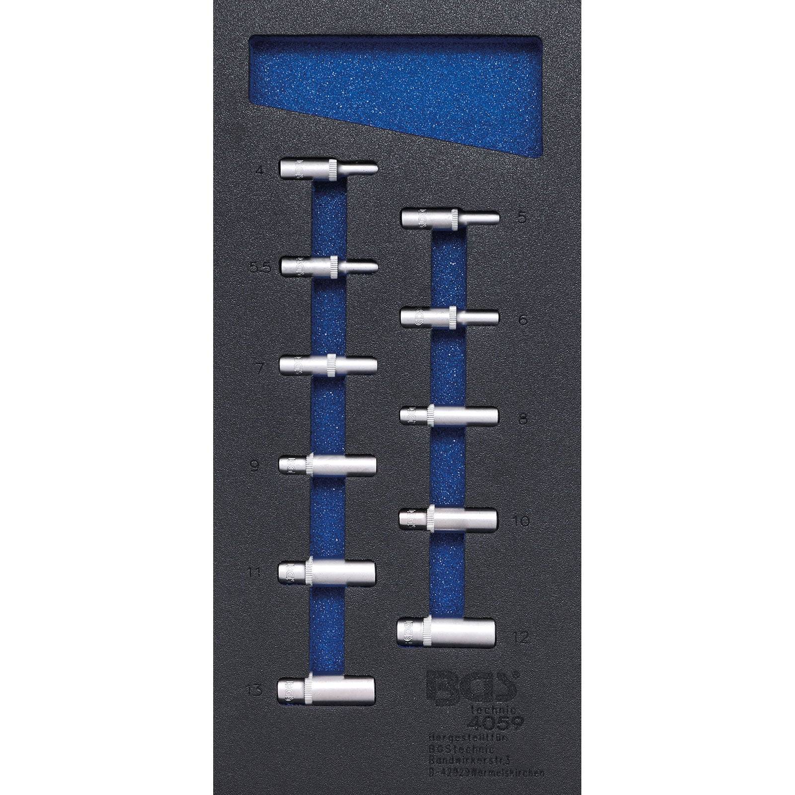 Ein Schaumstoffhalter, der einen Satz von neun silbernen Buchsen enthält, die von links nach rechts in absteigender Reihenfolge angeordnet sind und von 4 bis 12 beschriftet sind.