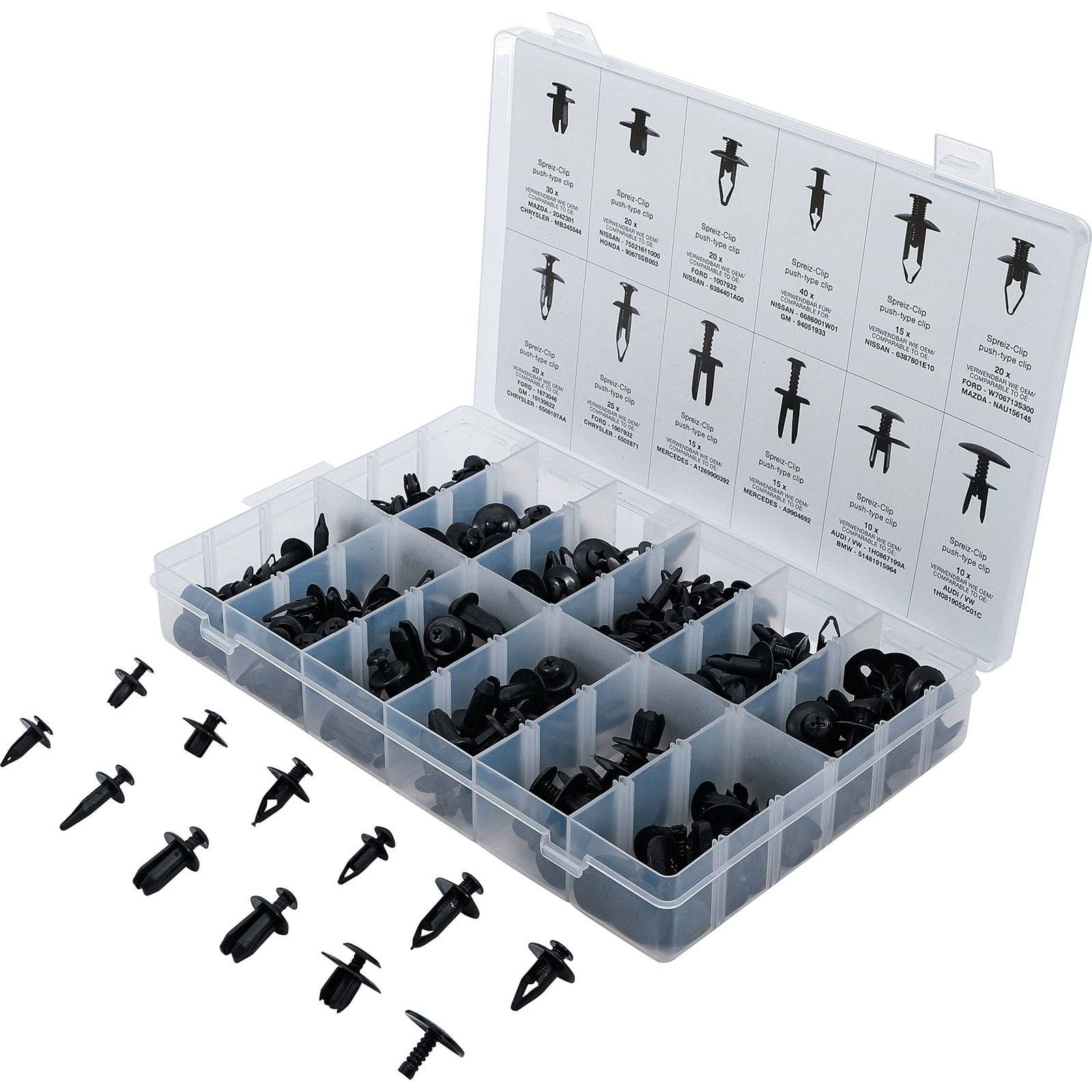 Eine durchsichtige Kunststoff-Aufbewahrungsbox mit sortierten schwarzen Autobefestigungselementen, wobei jedes Fach mit seinem jeweiligen Typ und seiner Größe beschriftet ist.