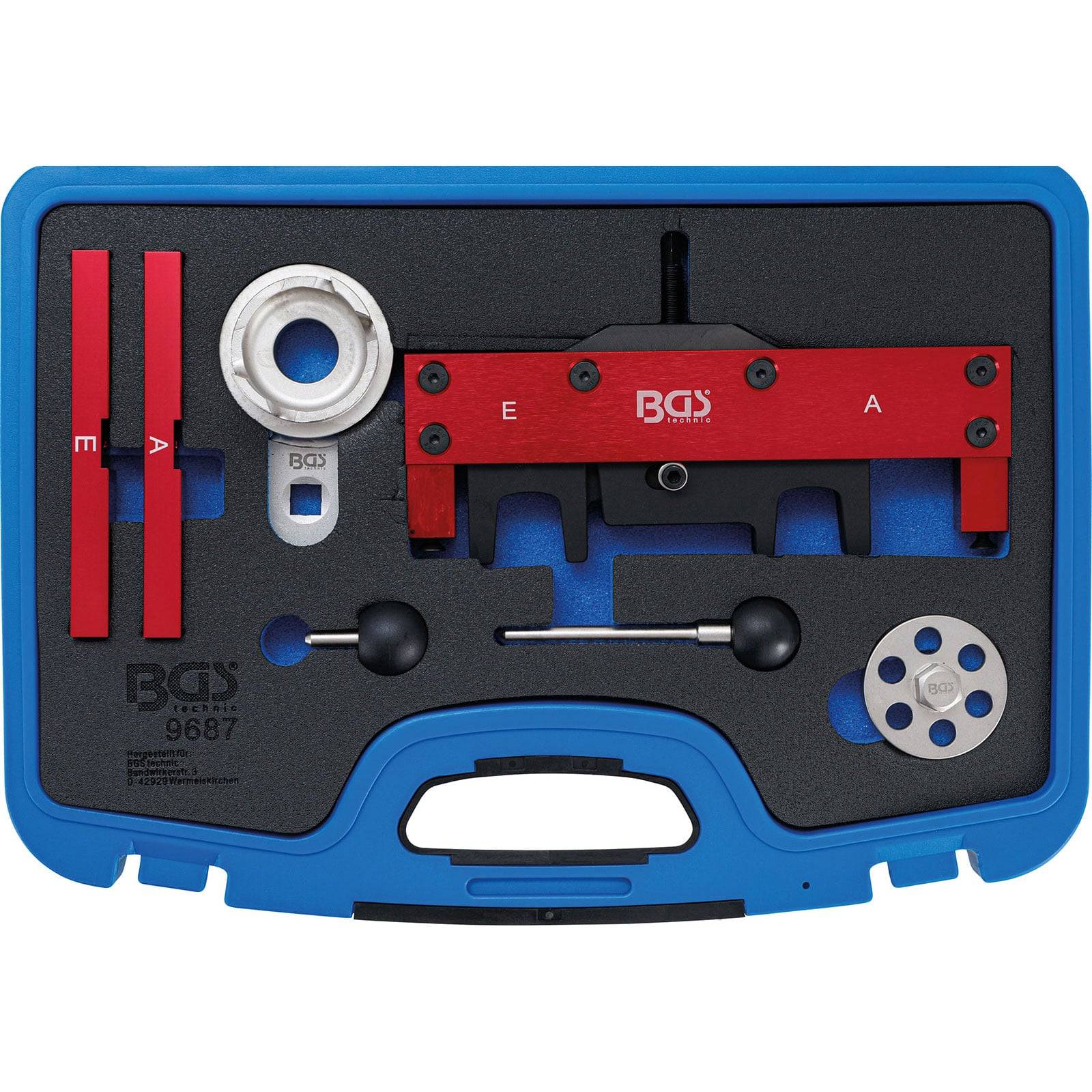Ein Motorzahnrad-Einstellwerkzeug-Set in einem blauen Koffer enthält rote und weiße Werkzeuge mit der Beschriftung 'BGS 9687', mit Teilen, die mit 'B', 'A', 'E' und 'A' beschriftet sind.
