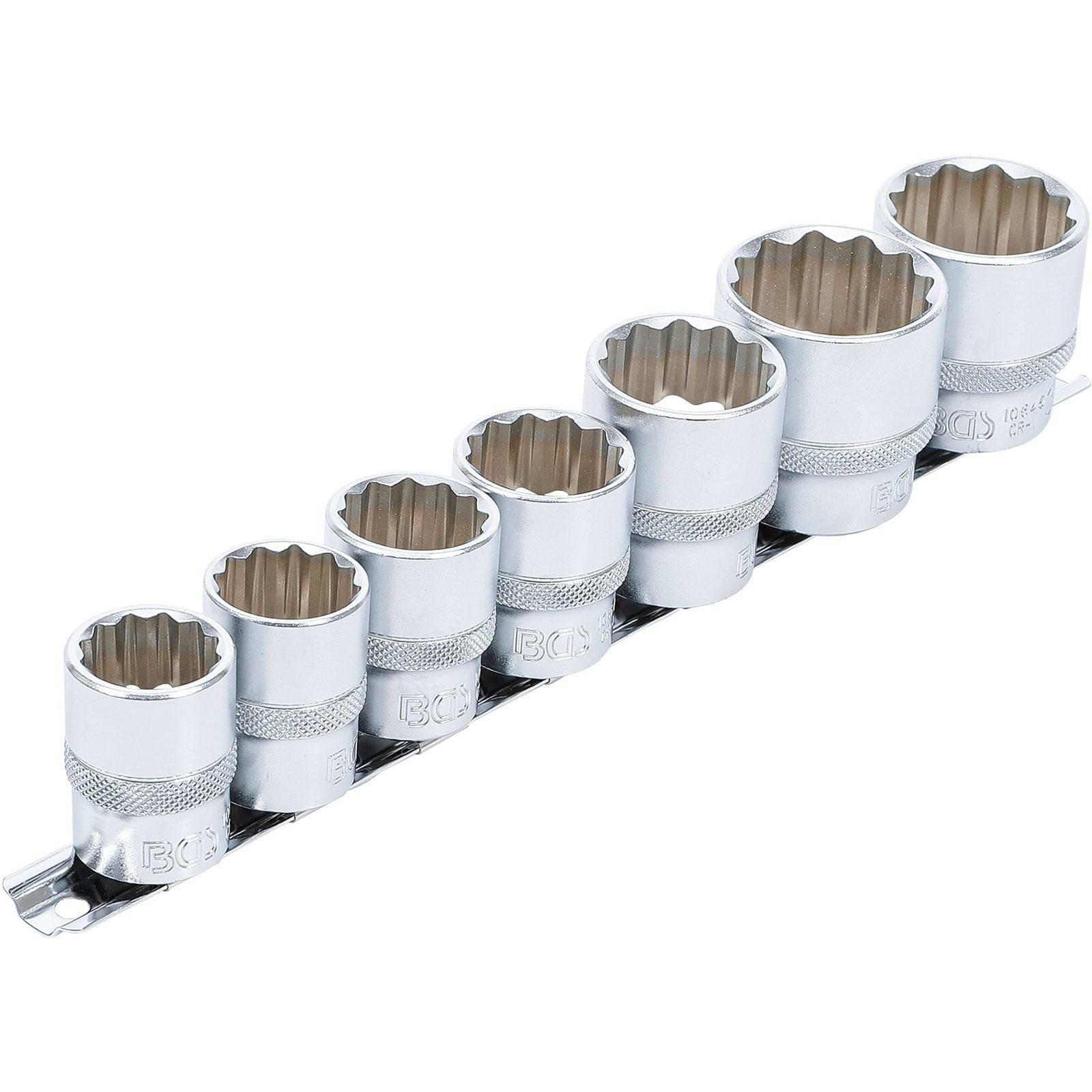 Ein Satz sechskantiger Steckschlüssel verschiedener Größen, organisiert auf einer Metallschiene.