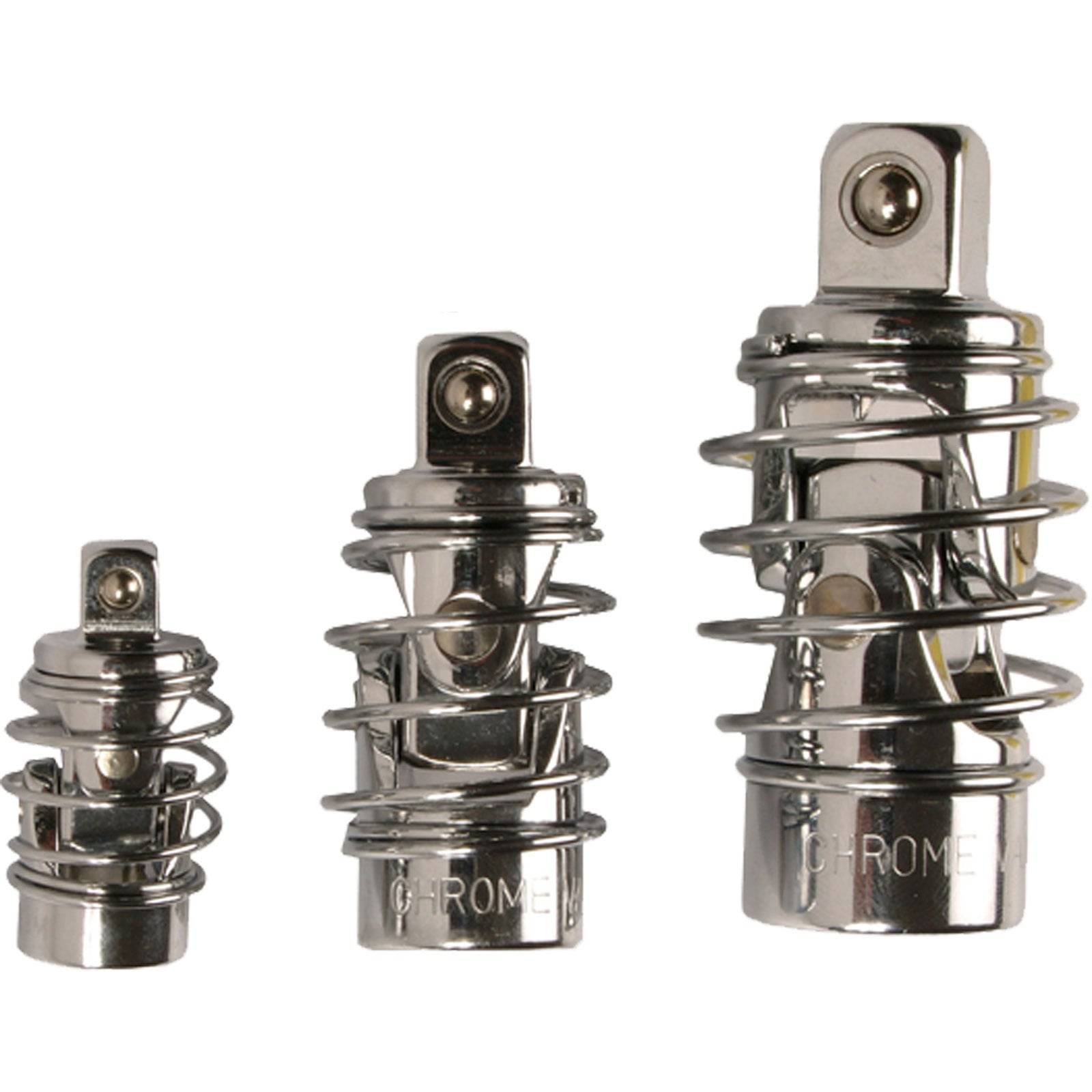 Drei Chrom-Stecknuss-Adapter unterschiedlicher Größen mit Schraubenfedern sind nebeneinander aufgereiht und zeigen kleine, mittlere und große Größen im Höhenvergleich.