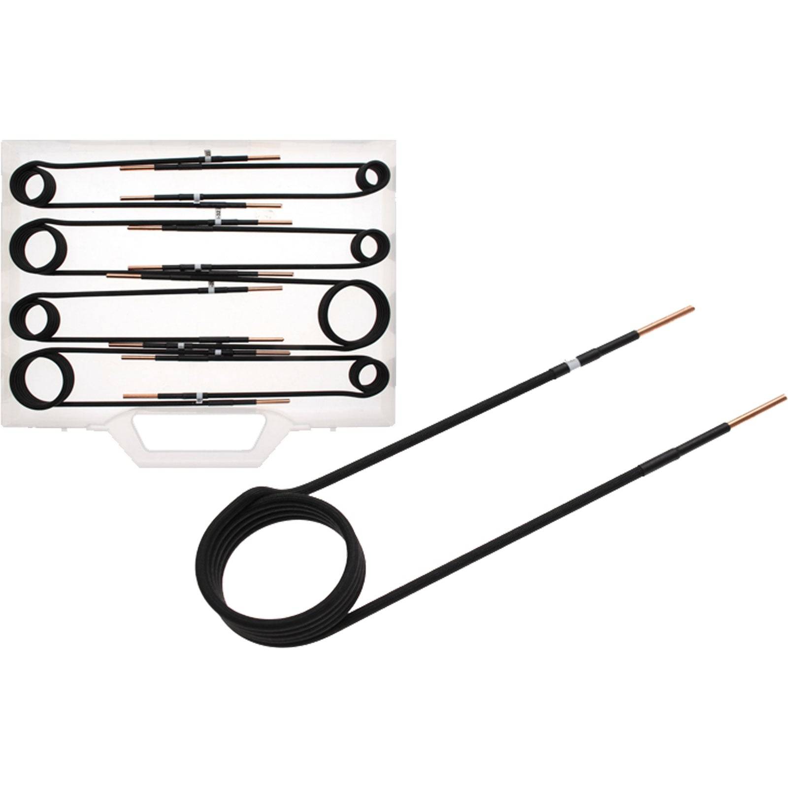 Eine Reihe von gewickelten Induktionsheizungskabeln mit Anschlüssen, die in einem Transportkoffer präsentiert und zur besseren Übersicht auch entrollt daneben ausgelegt sind.