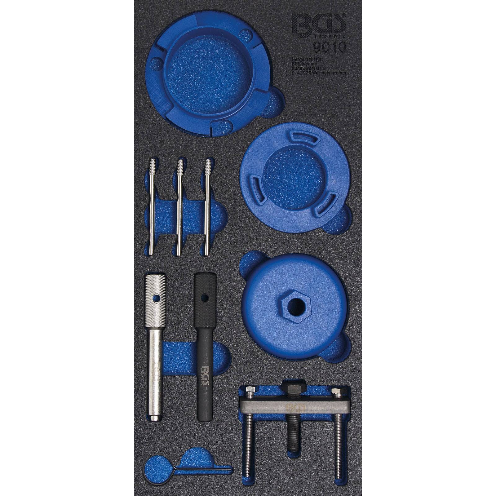 Werkzeugsatz 'BGS 9010' mit blauen Kunststoff- und Metallkomponenten, verwendet für die Automobilwartung, ordentlich in einer schwarzen Schaumstoffeinlage angeordnet.