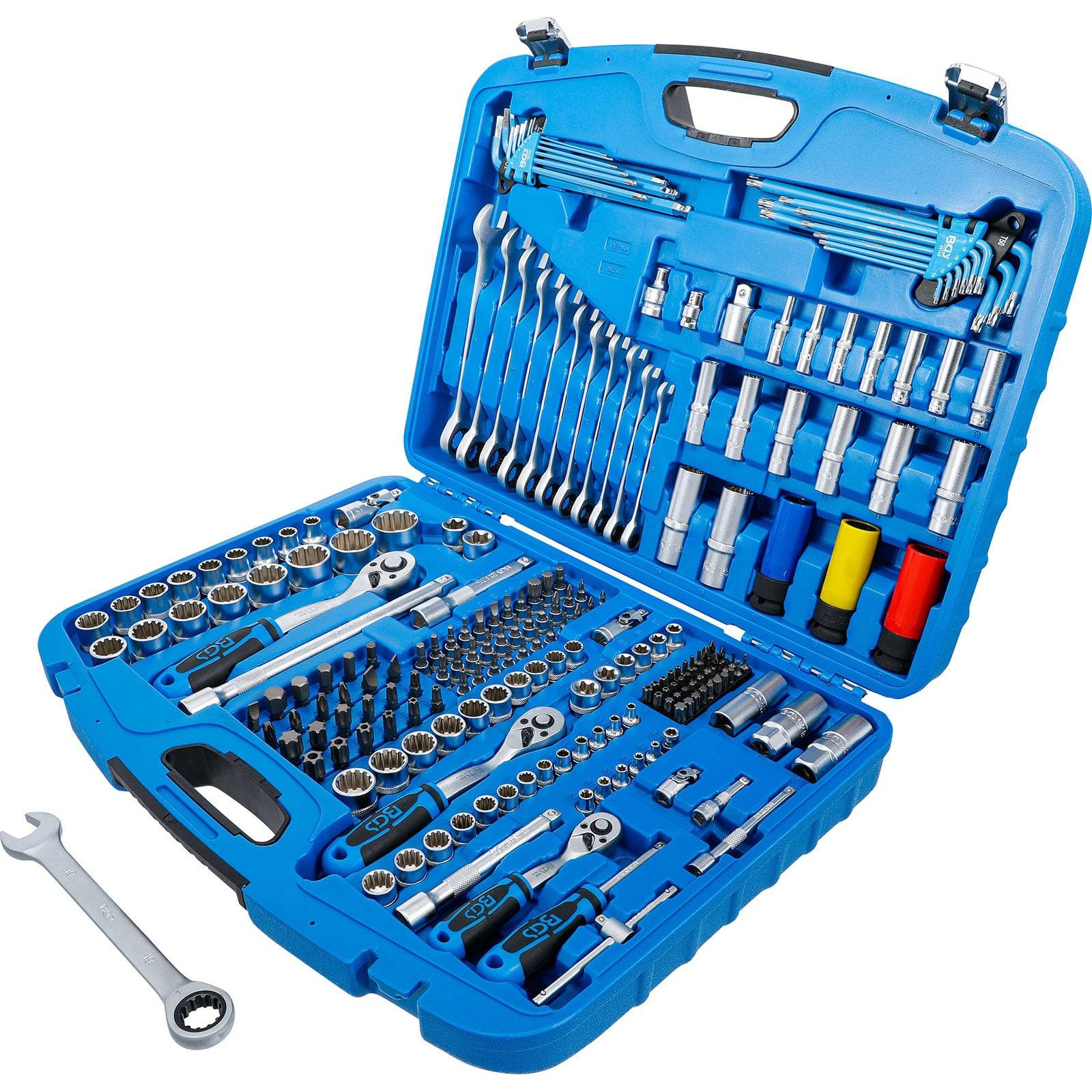 Eine blaue Werkzeugkiste ist geöffnet und zeigt verschiedene Schraubenschlüssel, Steckschlüssel und Schraubendreher, die ordentlich in Fächern angeordnet sind. Ein loser Schraubenschlüssel liegt daneben.