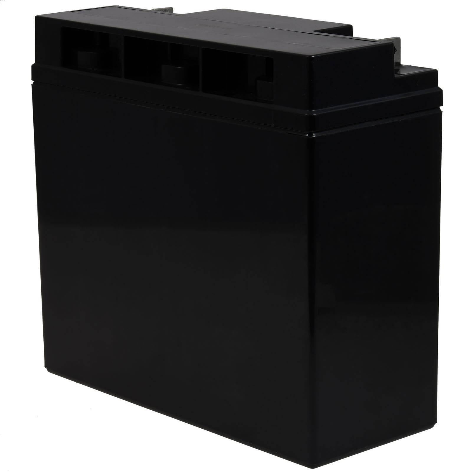 Eine schwarze rechteckige Autobatterie mit Oberflächenpolklemmen, isoliert auf weißem Hintergrund dargestellt.
