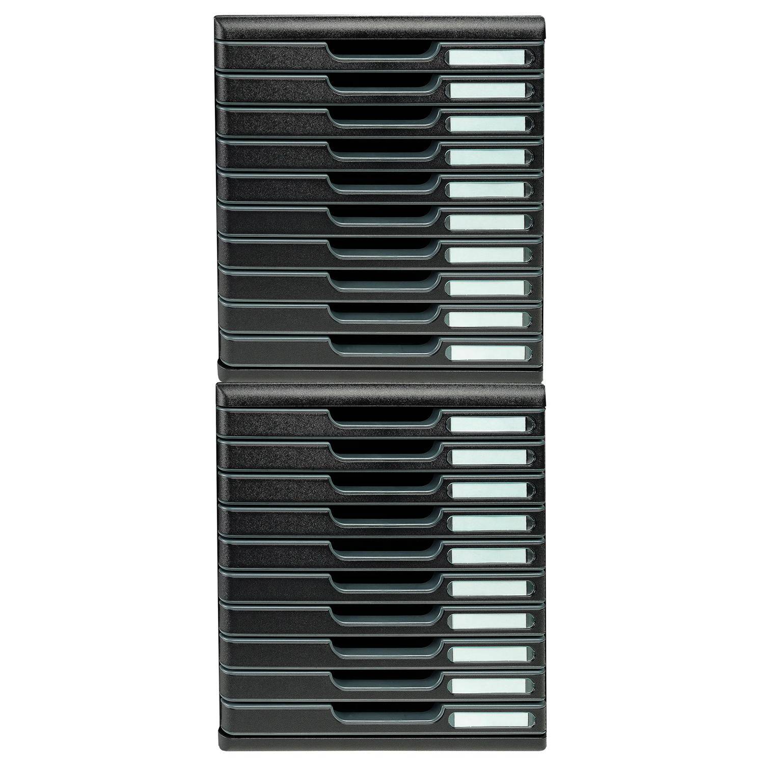 Stapel von schwarzen Computer-/Server-Laufwerk-Schächten oder Speichermodulen mit Reihen von Schubfächern und kleinen weißen Etiketten auf der rechten Seite