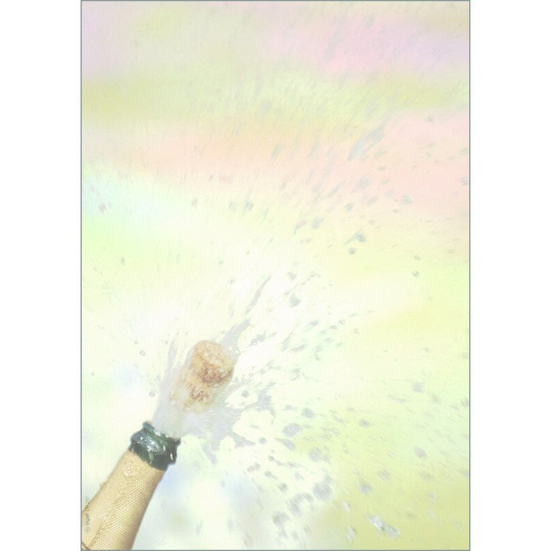 Eine Champagnerflasche wird geöffnet und sprüht Schaum und Nebel in einem regenbogenfarbigen Ausbruch.