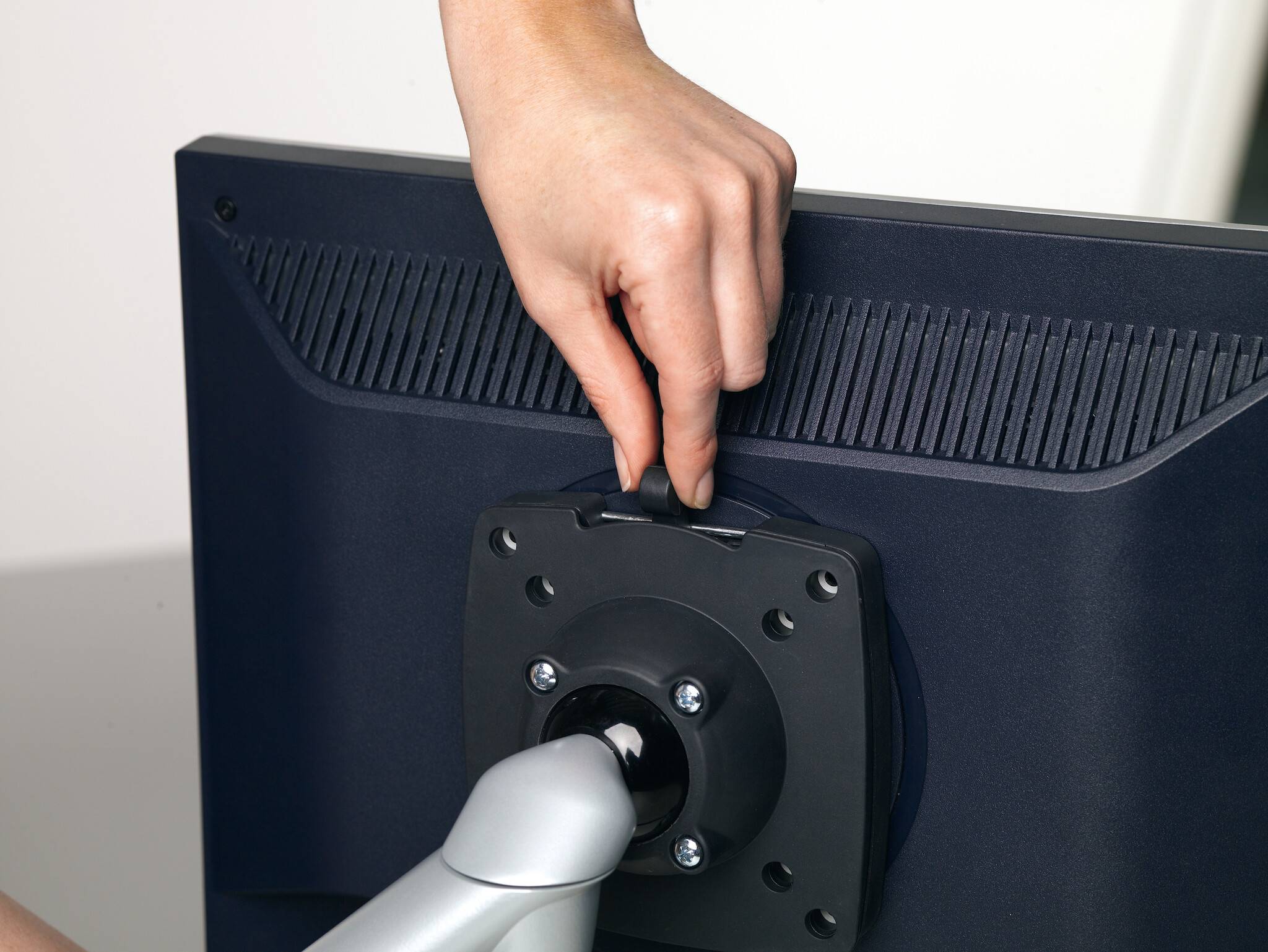 Befestigungsmittel f. Schwenkarm NOVUS Quick Release VESA-Standard 75/100