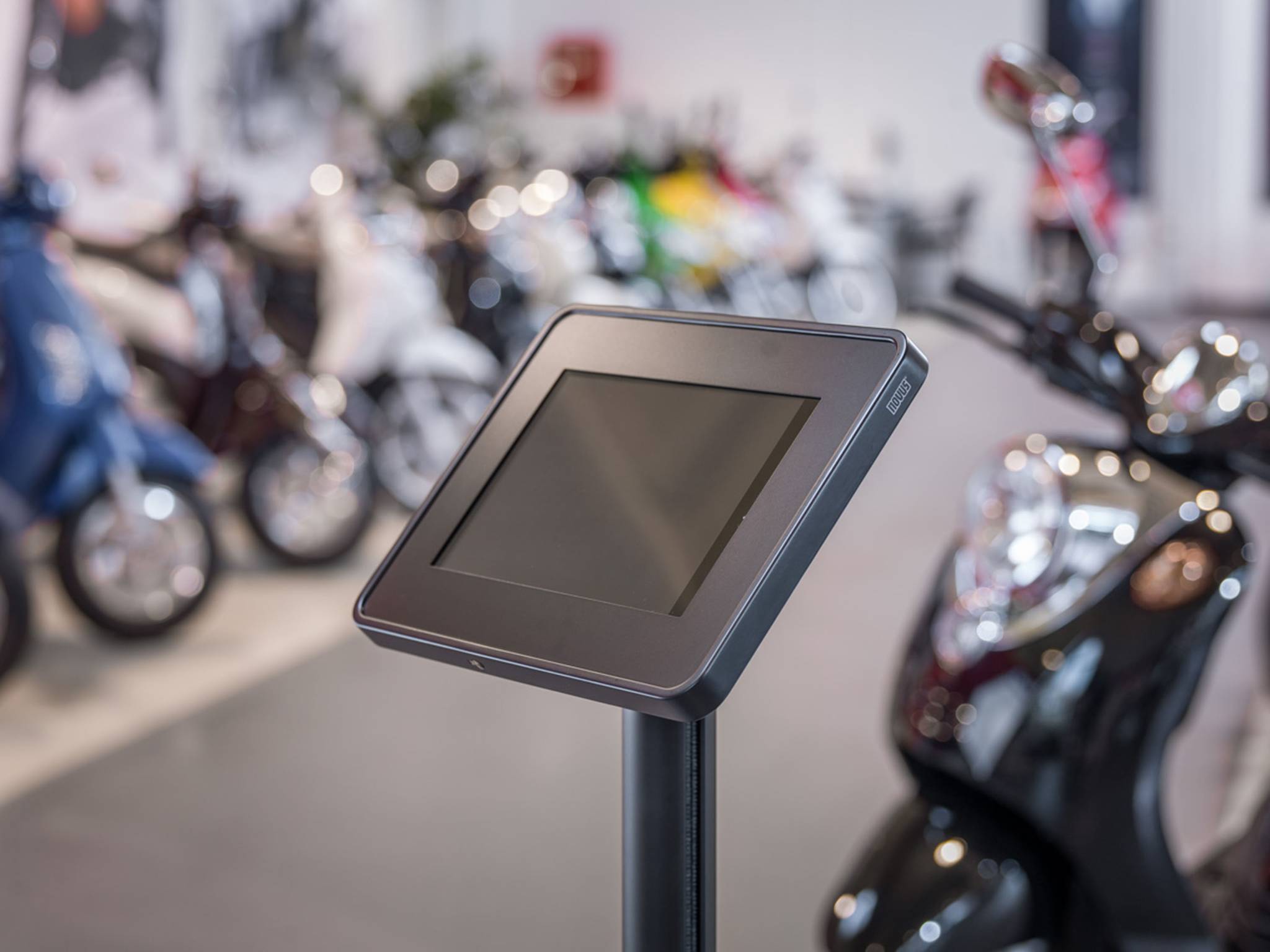 NOVUS POS FloorStand, Bodenstandfuß für NOVUS TabletSafe, silber