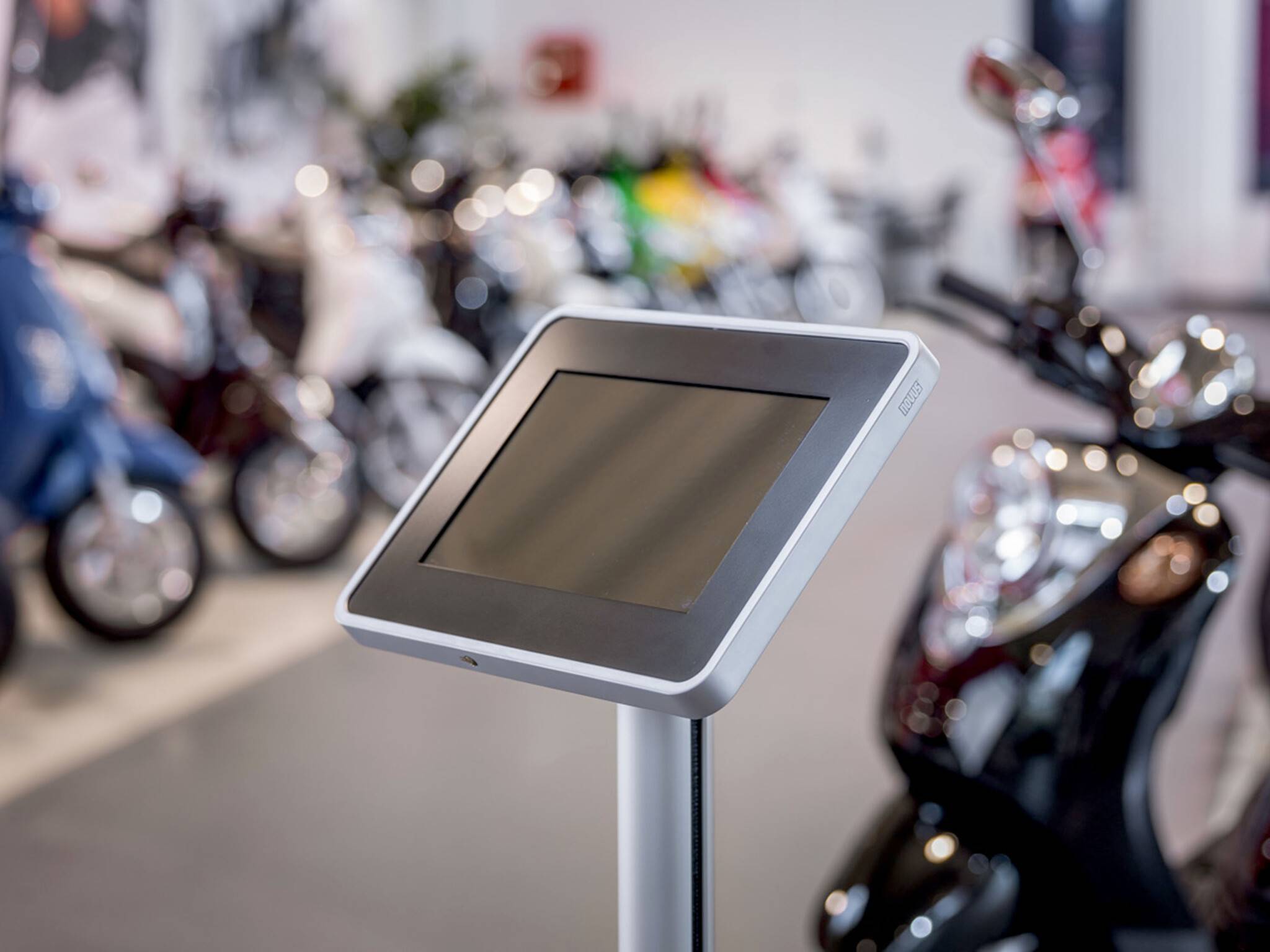 NOVUS POS FloorStand, Bodenstandfuß für NOVUS TabletSafe, silber