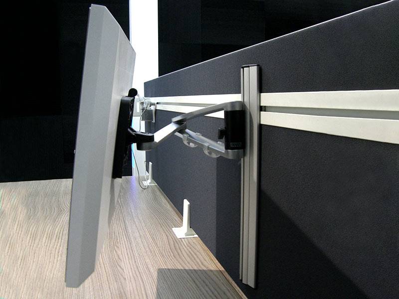 Novus MY one plus SW Monitorhalter für Slatwall, silber (910+2079+000)