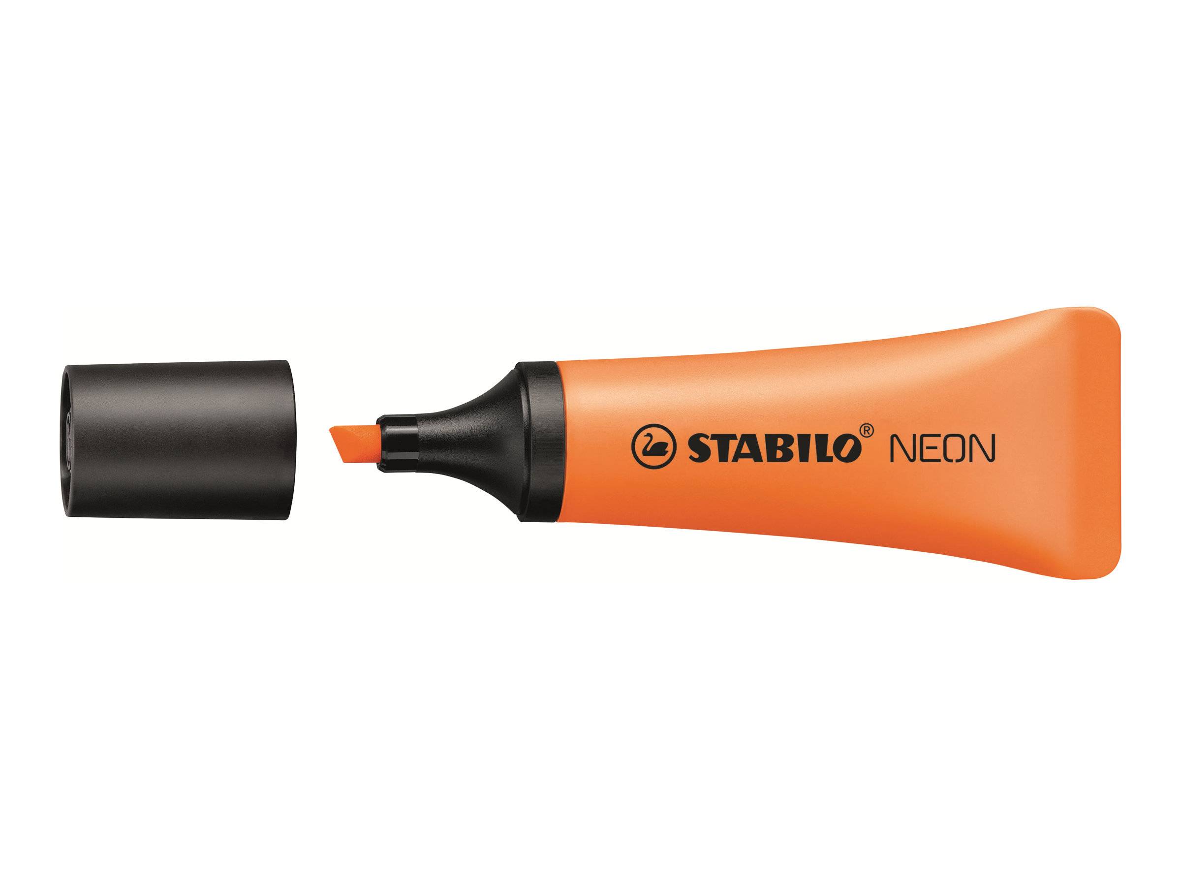 Orange STABILO NEON Textmarker mit schwarzer Kappe entfernt, zeigt die Keilspitze auf weißem Hintergrund.