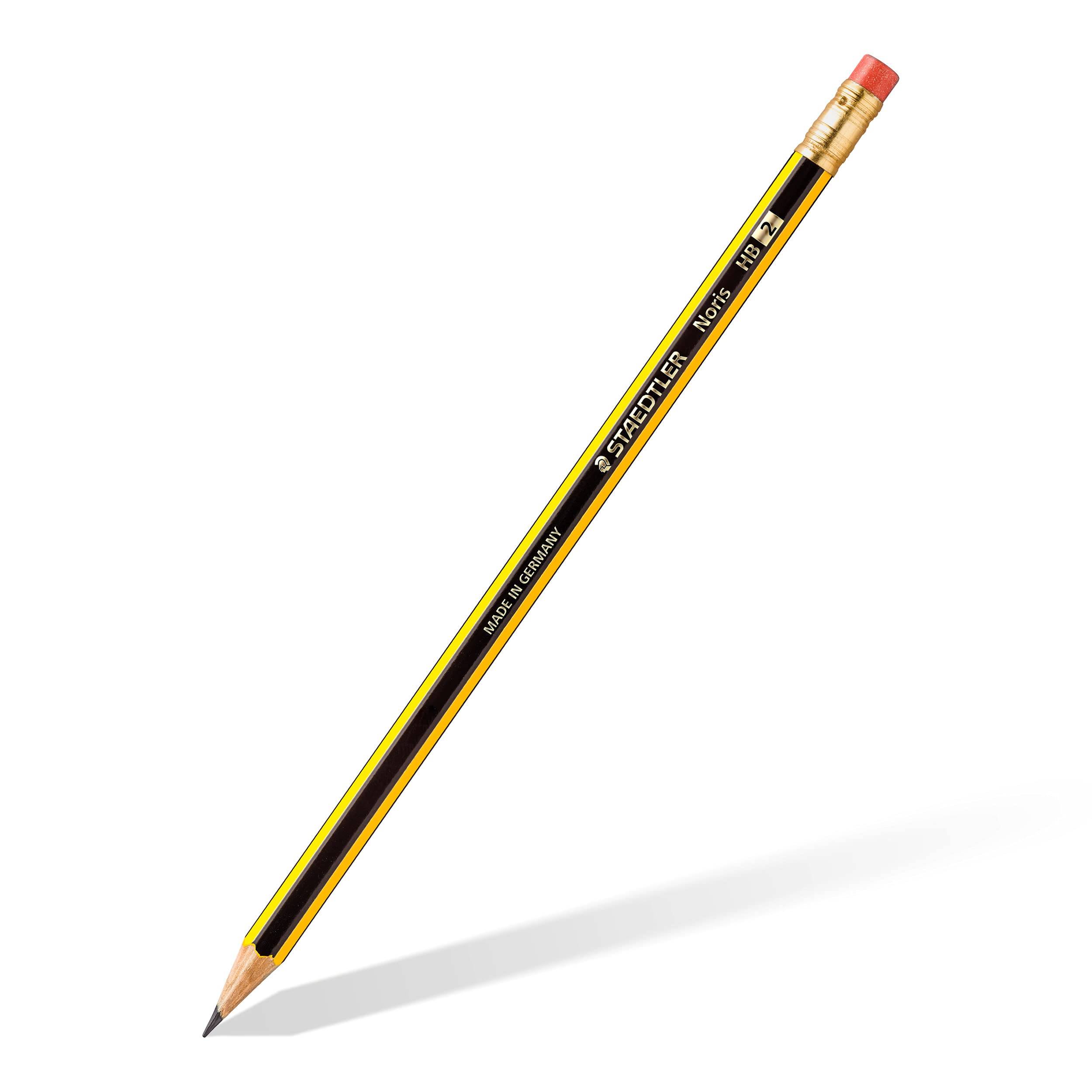 Gelb-schwarzer STAEDTLER Noris HB-Bleistift mit rosa Radiergummi, diagonal auf weißem Hintergrund dargestellt.
