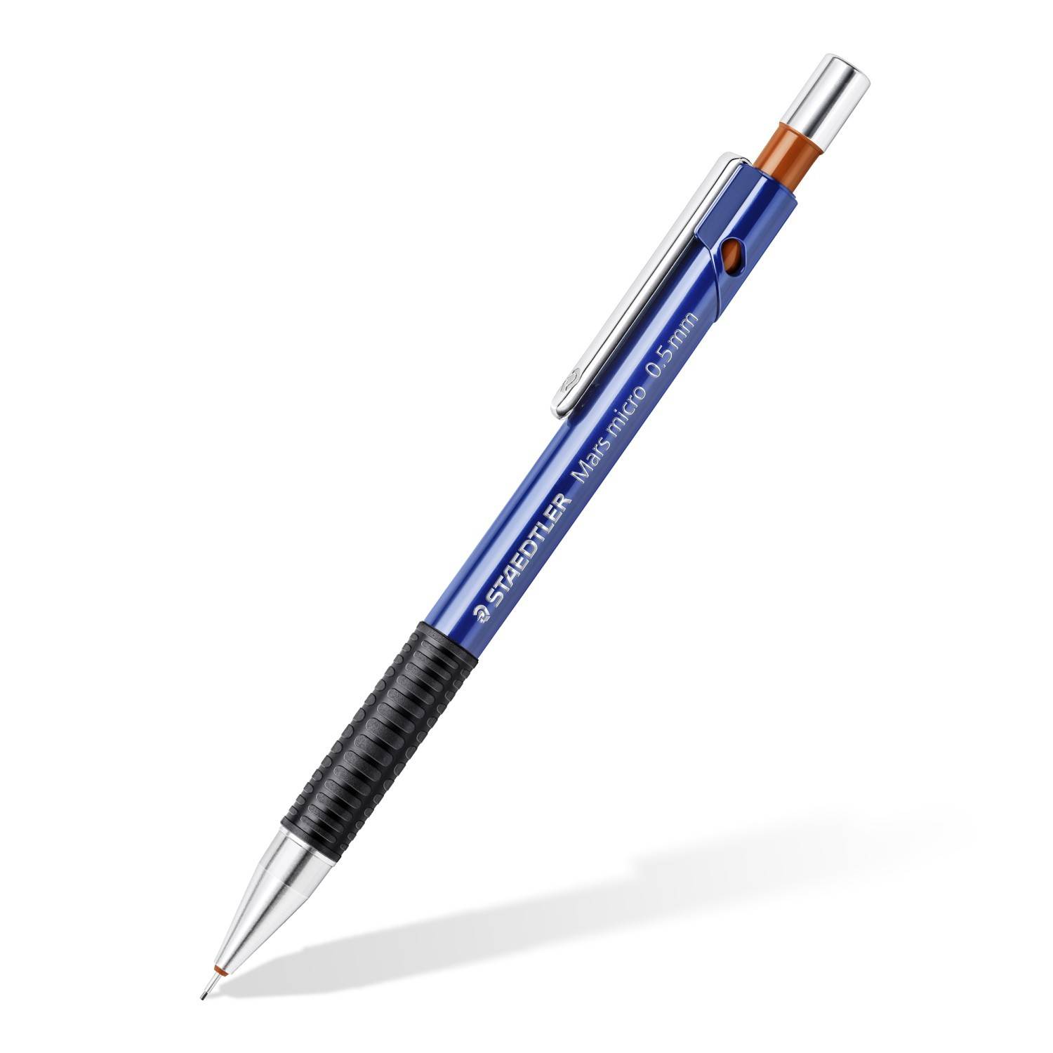 Blauer Druckbleistift mit silberner Spitze und Clip, diagonal auf weißem Hintergrund gezeigt.