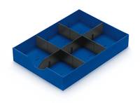 Blaues Kunststoff-Tablett mit vier Fächern, die durch dunkelgraue, kreuzförmige Trennwände unterteilt sind, in Perspektive auf weißem Hintergrund dargestellt.
