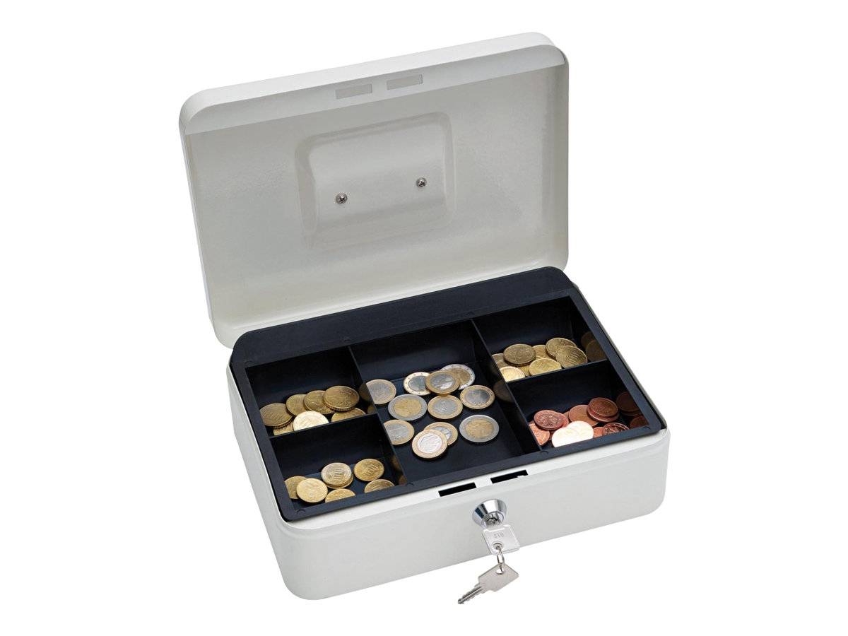 Offene Metallkassette mit Schloss und Schlüssel, enthält verschiedene Münzen in unterteilten Fächern.