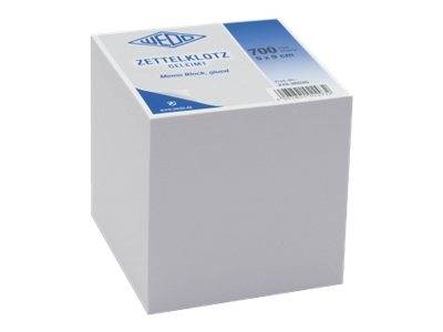 Ein weißer, würfelförmiger Stapel von Notizpapier mit einem Etikett oben, das 'Zettelklotz' anzeigt, bestehend aus 700 Blatt, in der Größe 9 x 9 cm.