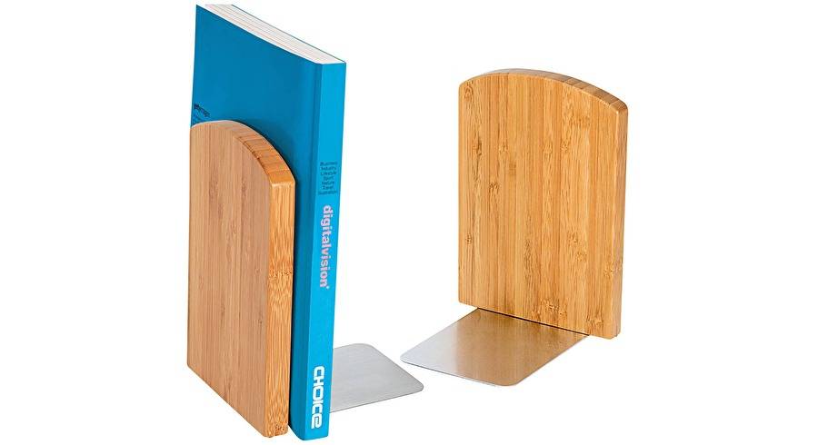 Zwei Bambus-Schneidbretter mit gewölbten Oberseiten, eines teilweise in einer blauen „Choice