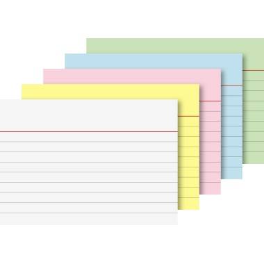 Stapel von fünf linierten Notizblöcken in Weiß, Gelb, Rosa, Blau und Grün, diagonal aufgefächert auf einem schlichten weißen Hintergrund.