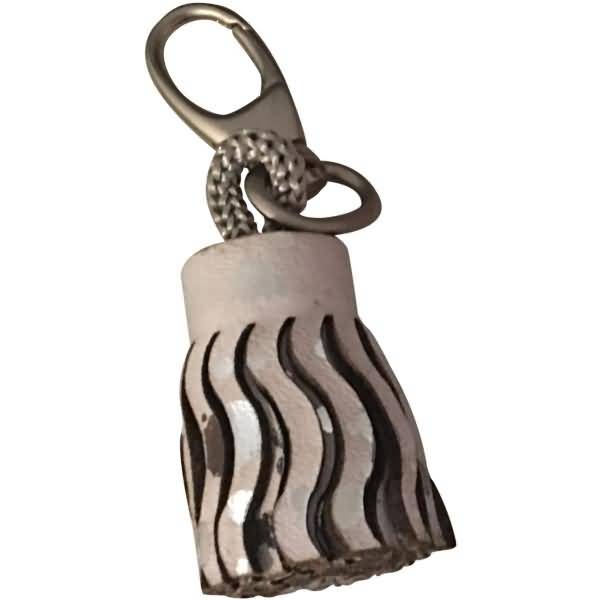 Schlüsselanhänger Cosmicuir Leder 4x2,5cm silver