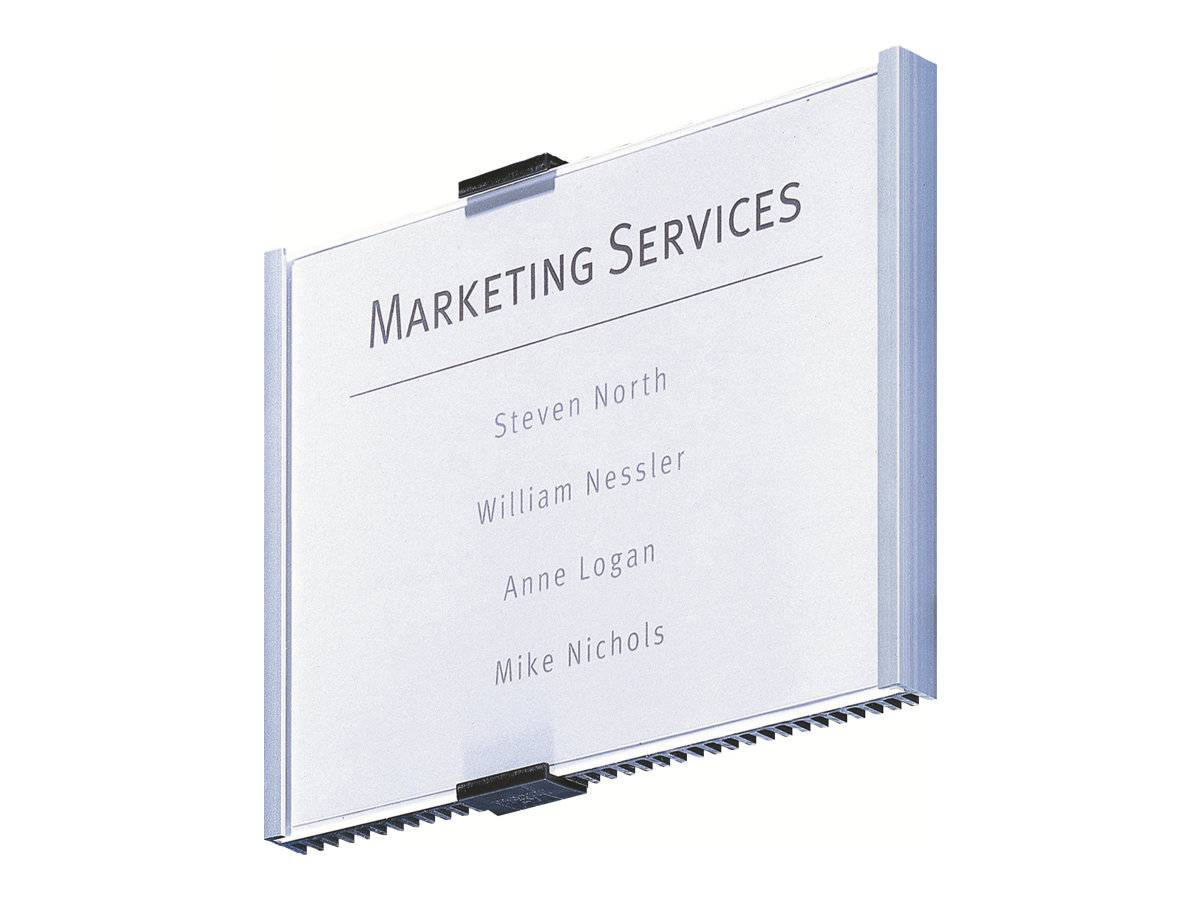 Ein an der Wand angebrachtes Schild mit der Aufschrift „Marketing-Dienstleistungen