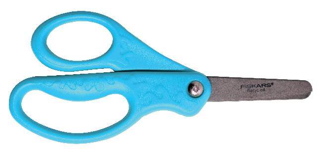 Fiskars-Schere mit blauem Griff und kurzer grauer Klinge auf weißem Hintergrund.