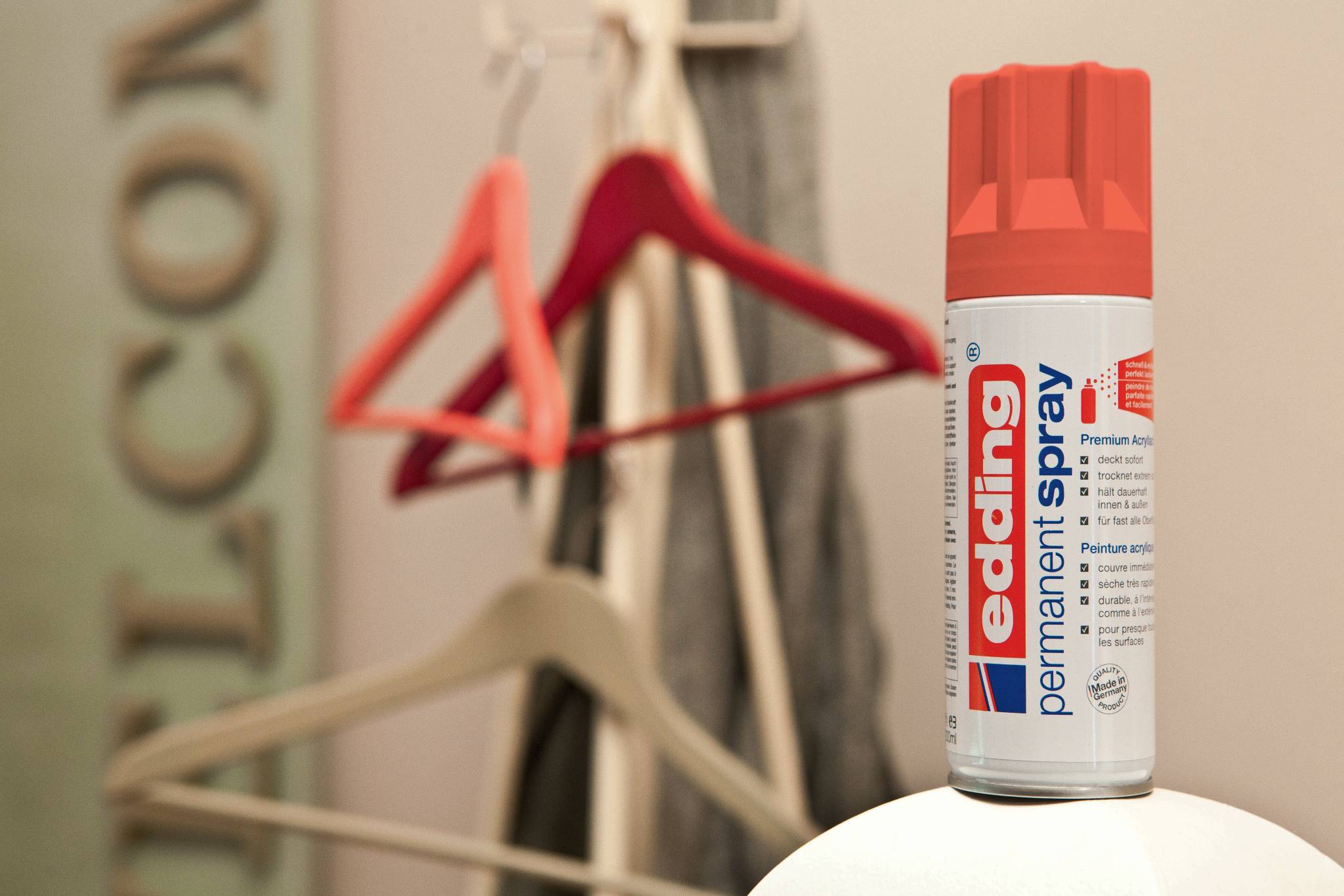 edding 5200 Permanentspray Premium Acryllack verkehrsrot matt RAL 3020