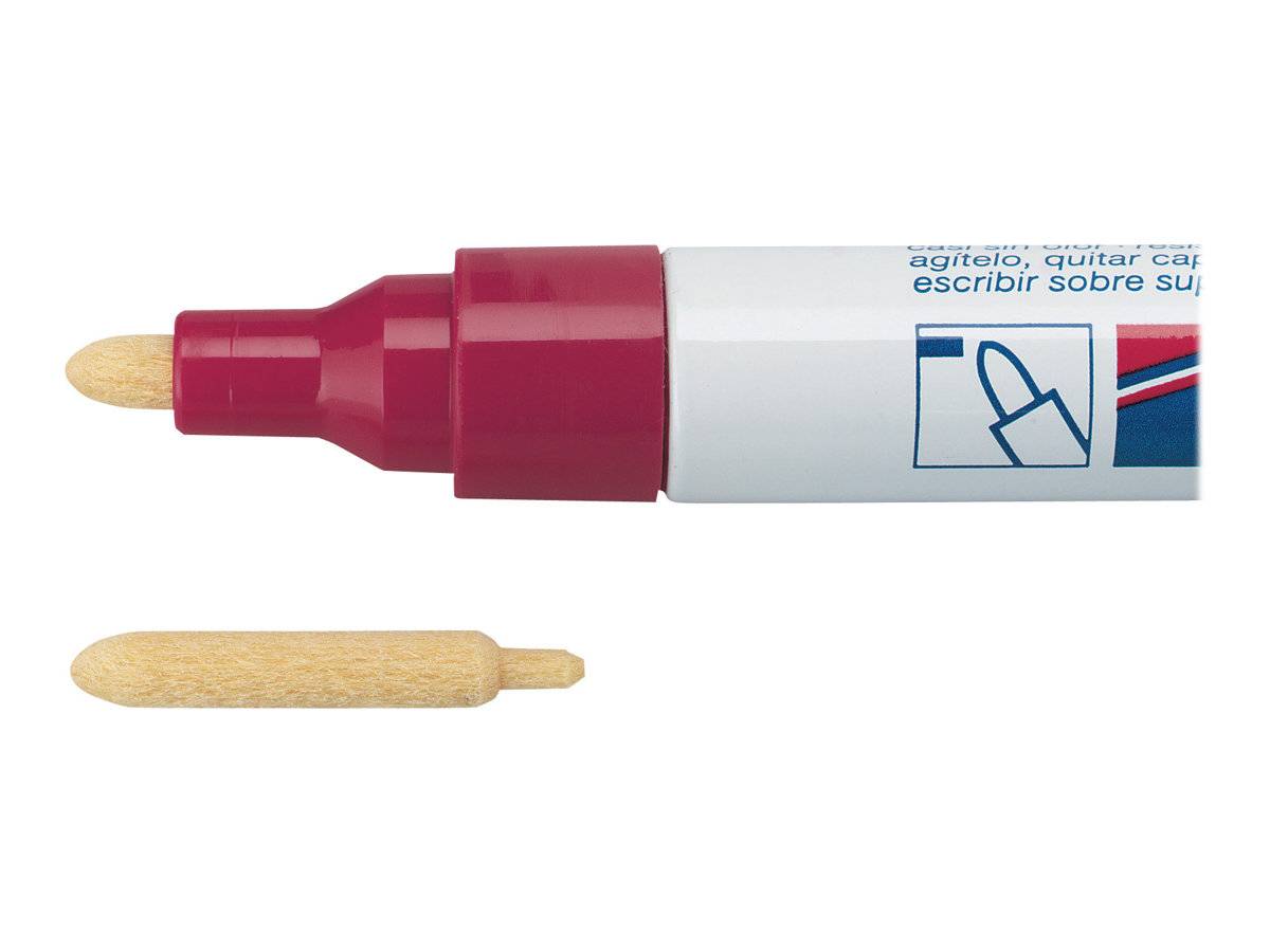 Roter permanenter Marker mit entfernter Kappe, die eine Schrägspitze zeigt, und eine Kappe, die darunter auf weißem Hintergrund liegt.