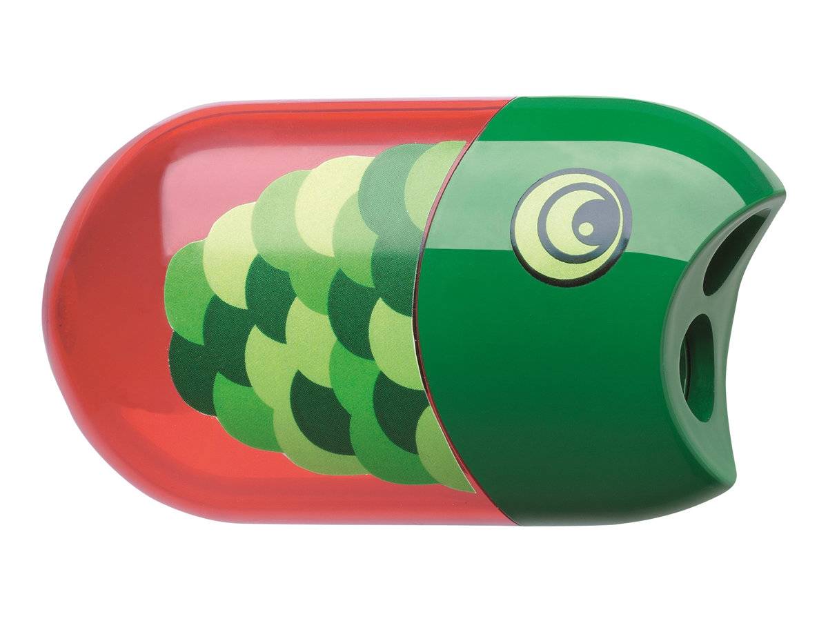 Bleistiftspitzer in Cartoon-Stil in Form eines grün und rot gefärbten Kunststofffisches mit großem Auge und großer Spitzöffnung an der Vorderseite.