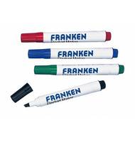 Vier FRANKEN Whiteboard-Marker in Rot, Blau und Grün sowie ein schwarzer Marker mit entfernter Kappe auf weißem Hintergrund.
