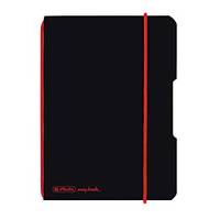 Schwarzes Notizbuch oder Planner mit einem roten Gummiband und roten Kanten, geschlossen auf weißem Hintergrund dargestellt.