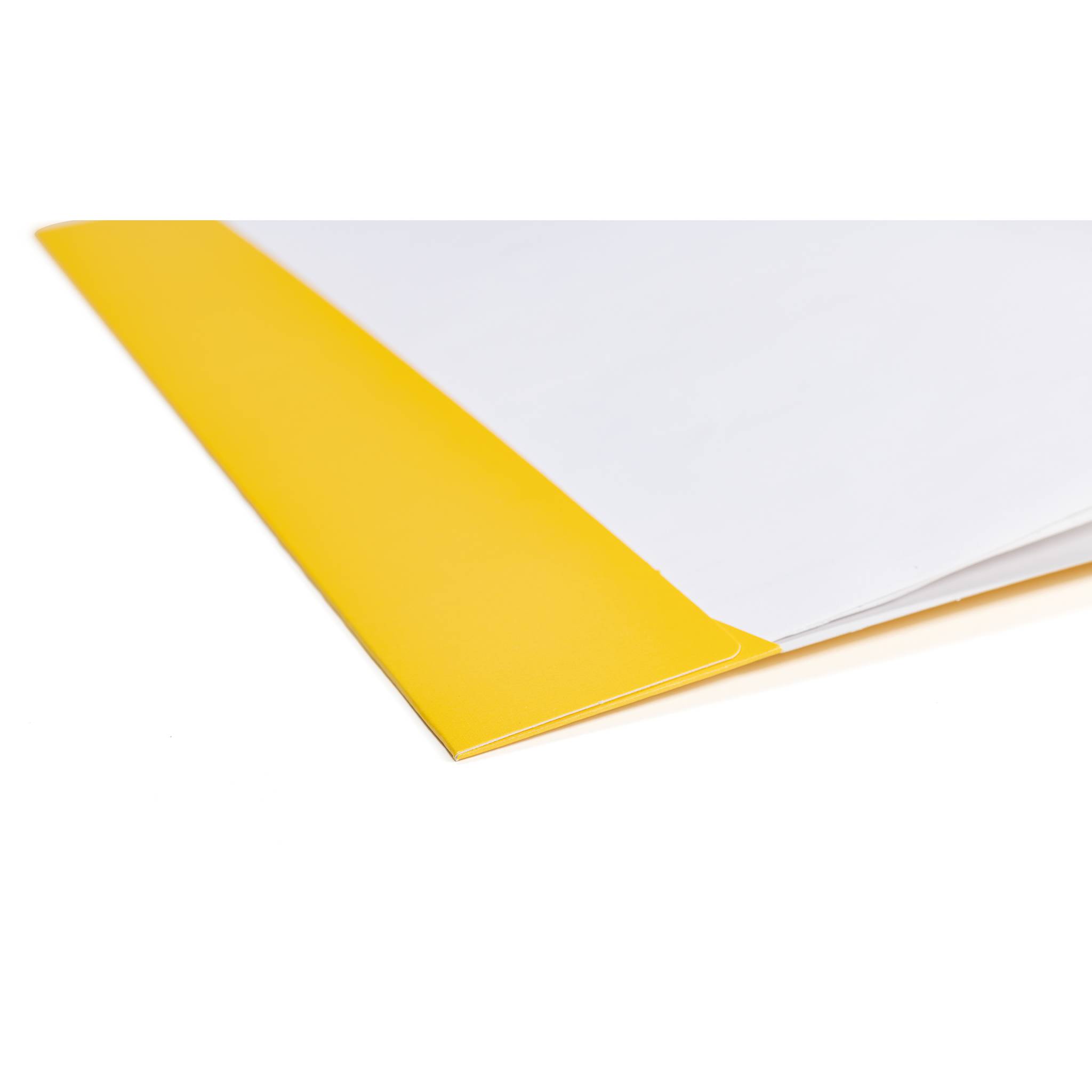 Gelb und weiß gefaltete Papierkante auf einfachem Hintergrund, in Nahaufnahme als einfache geometrische Form dargestellt.